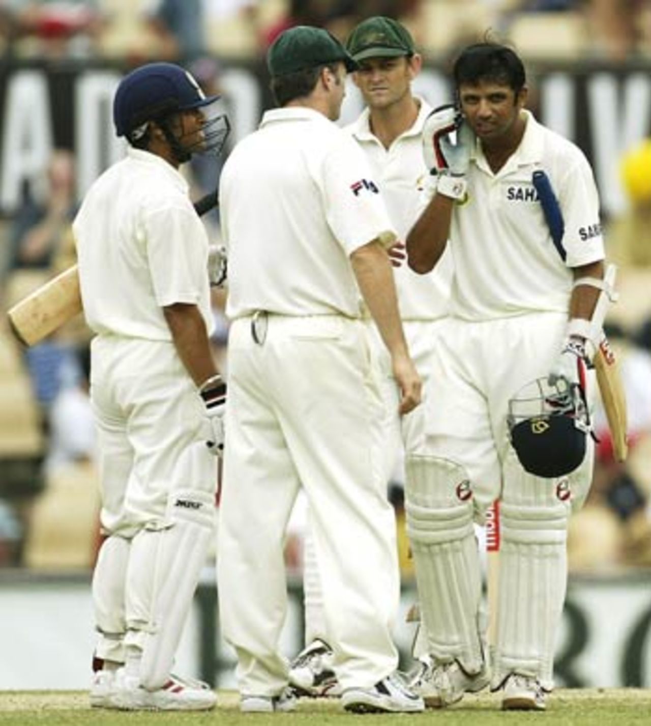 It's Rahul Dravid's ear that has copped the blow, Australia v India, 4th Test, Sydney, 4th day, January 5, 2004