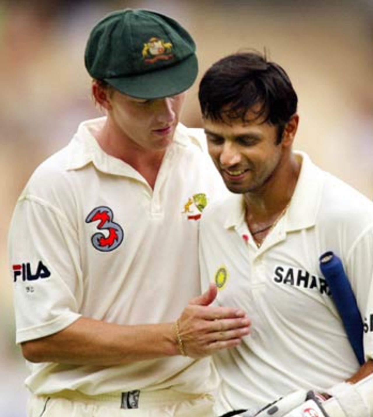 'No hard feelings' Brett Lee seems to tell Rahul Dravid, Australia v India, 4th Test, Sydney, 4th day, January 5, 2004