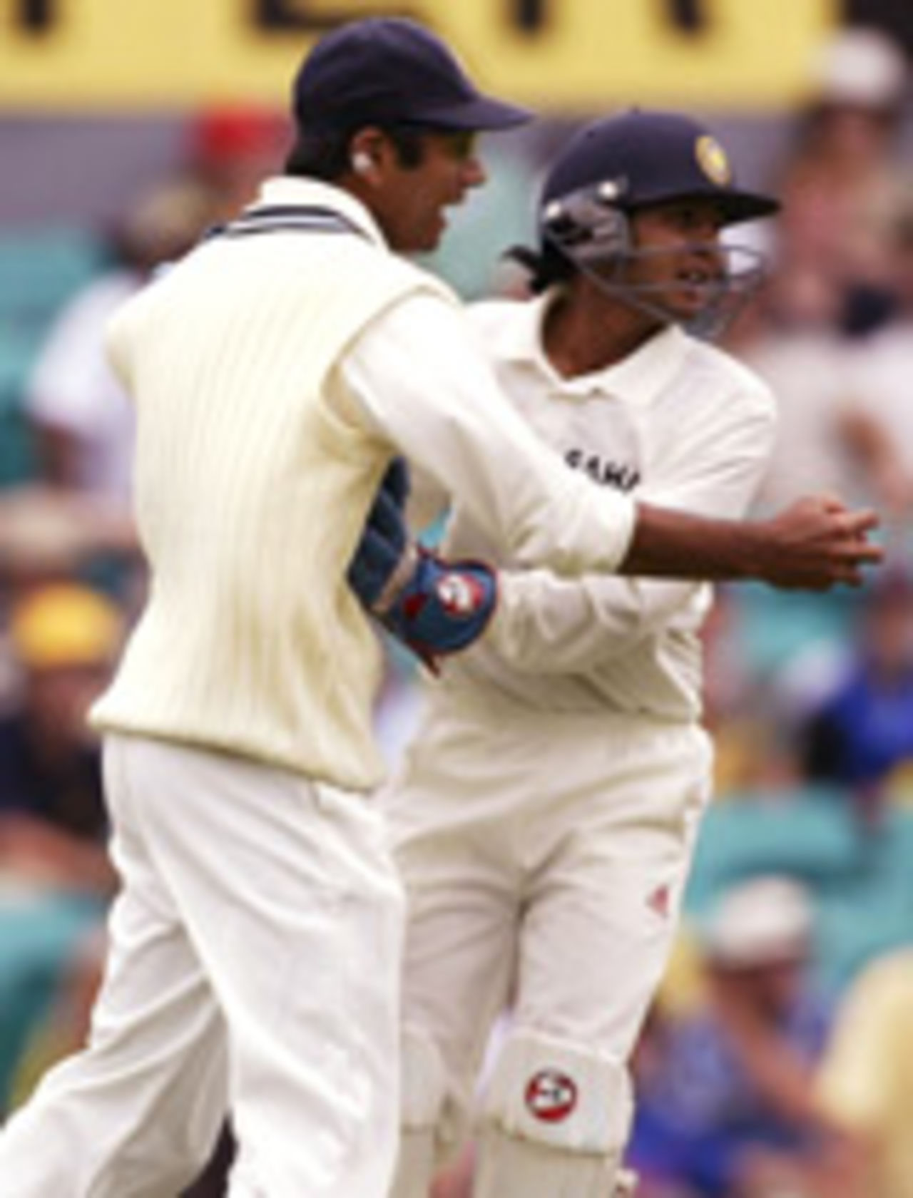 Rahul Dravid and Parthiv Patel celebrate Mathew Hayden's dismissal, Australia v India, 4th Test, Sydney, 5th day, January 6, 2004