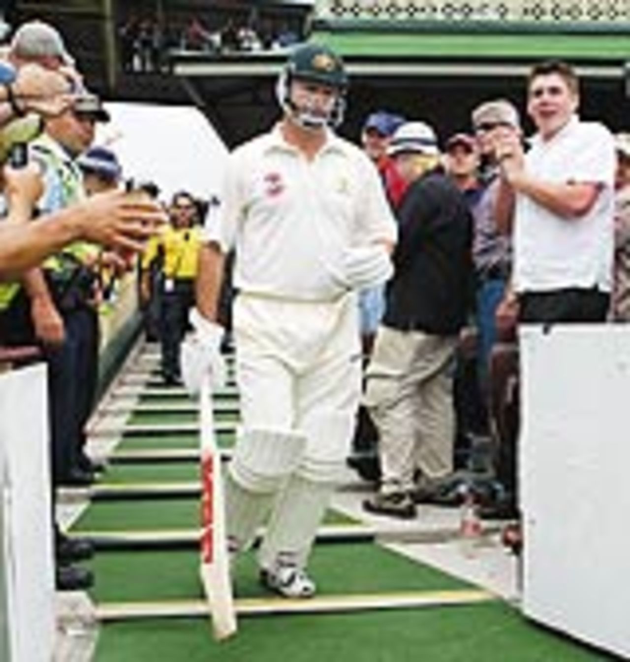 Steve Waugh walks out to bat for the last time, Australia v India, 4th Test, Sydney, 5th day, January 6, 2004