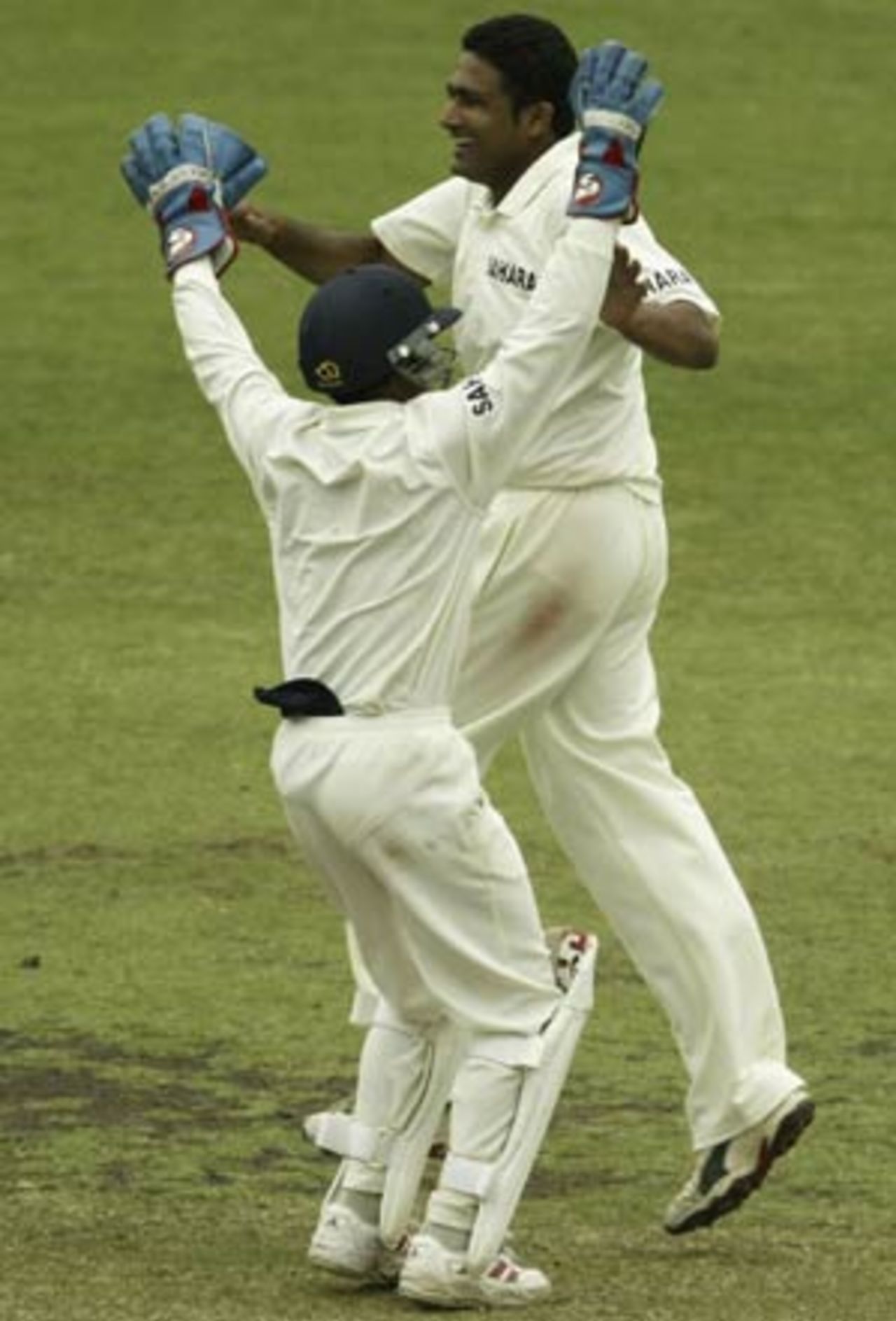 Anil Kumble rejoices after sending Damien Martyn packing, Australia v India, 4th Test, Sydney, 5th day, January 6, 2004