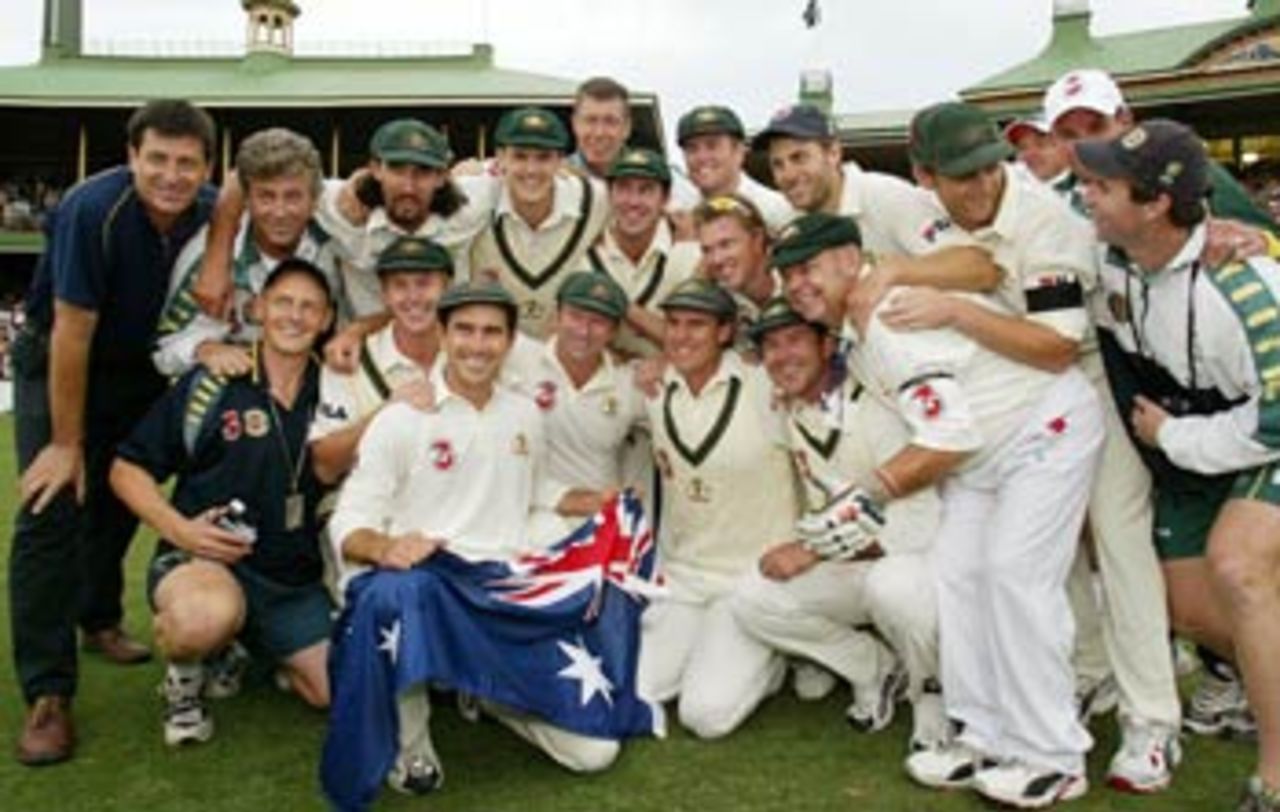 Even though they did not win the Australian team celebrated, Australia v India, 4th Test, Sydney, 5th day, January 6, 2004