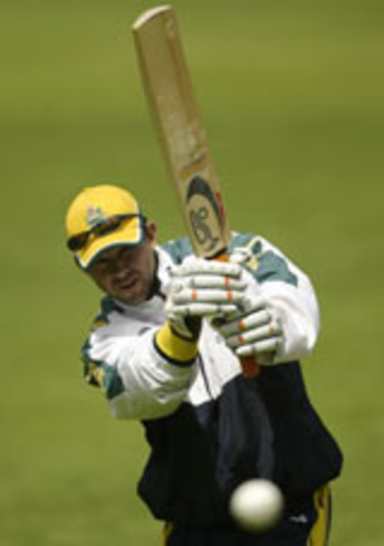 Ricky Ponting batting at the nets before Australia's VB Series opener against India, January 8, 2004