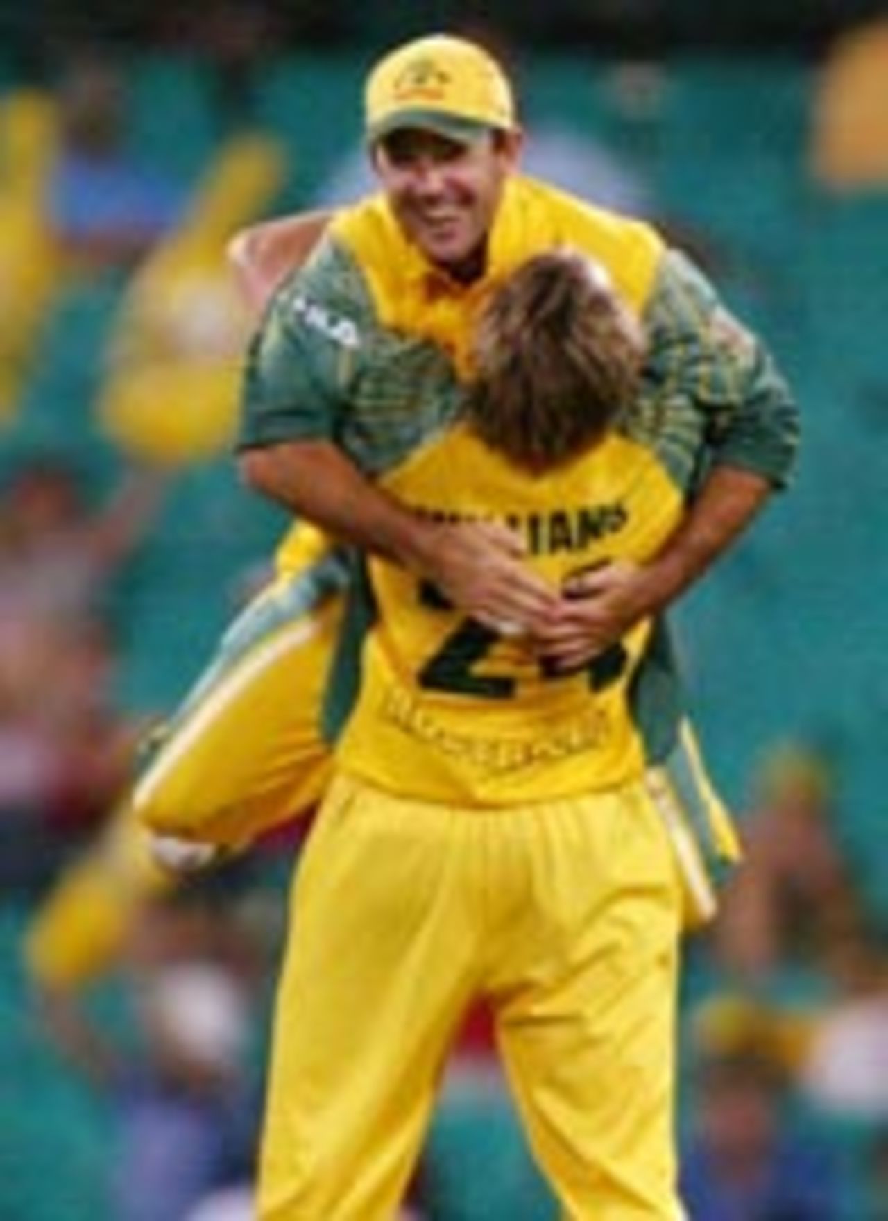 Ricky Ponting and Brad Williams celebrate, Australia v Zimbabwe, VB Series, Sydney, January 11, 2004