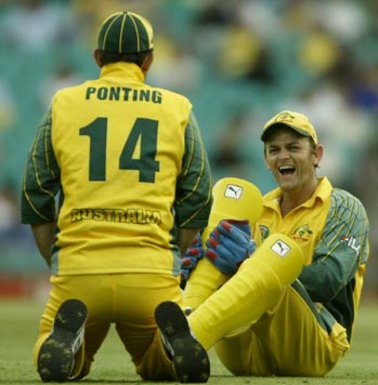Adam Gilchrist and Ricky Ponting share a laugh, Australia v Zimbabwe, VB Series, 2nd ODI, Sydney, January 11, 2004