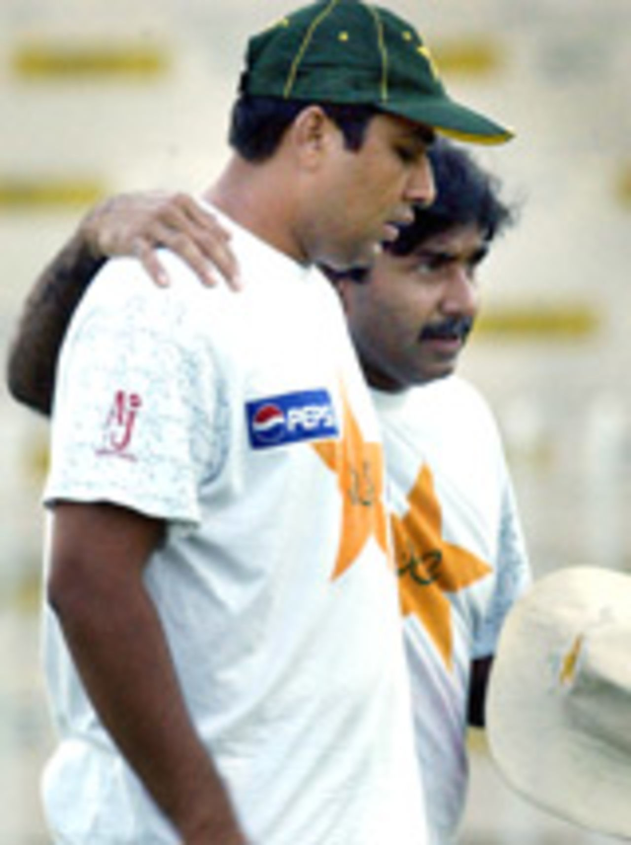 Javed Miandad and Inzamam-ul-Haq have a chat, September 2003