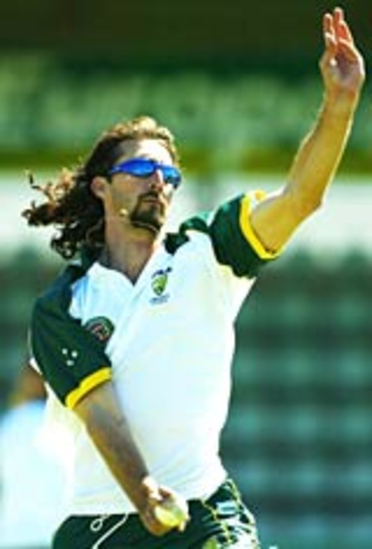 Jason Gillespie goes through the motions in the nets at Hobart, January 15, 2004