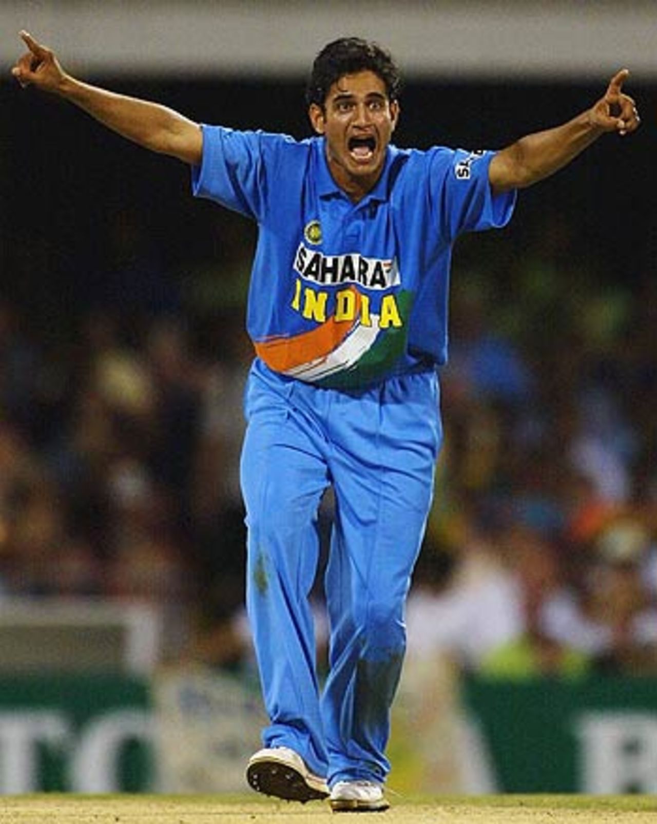 Irfan Pathan wins the battle of the young guns, getting rid of Michael Clarke, Australia v India, VB Series, Brisbane, 5th ODI, January 18, 2004