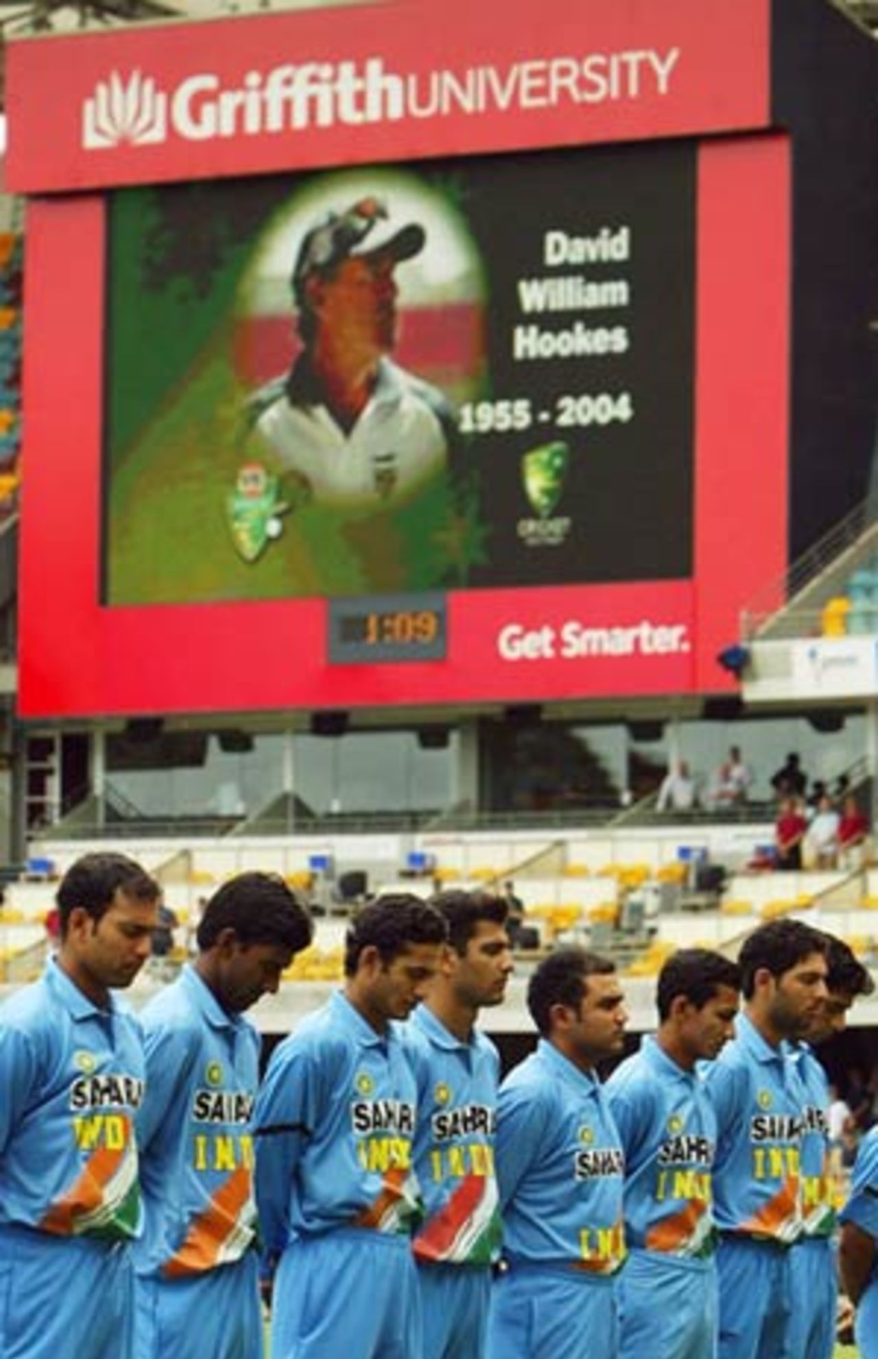 A sombre beginning - a moment's silence to honour the memory of David Hookes, India v Zimbabwe, VB Series, Brisbane, 6th ODI, January 20, 2004