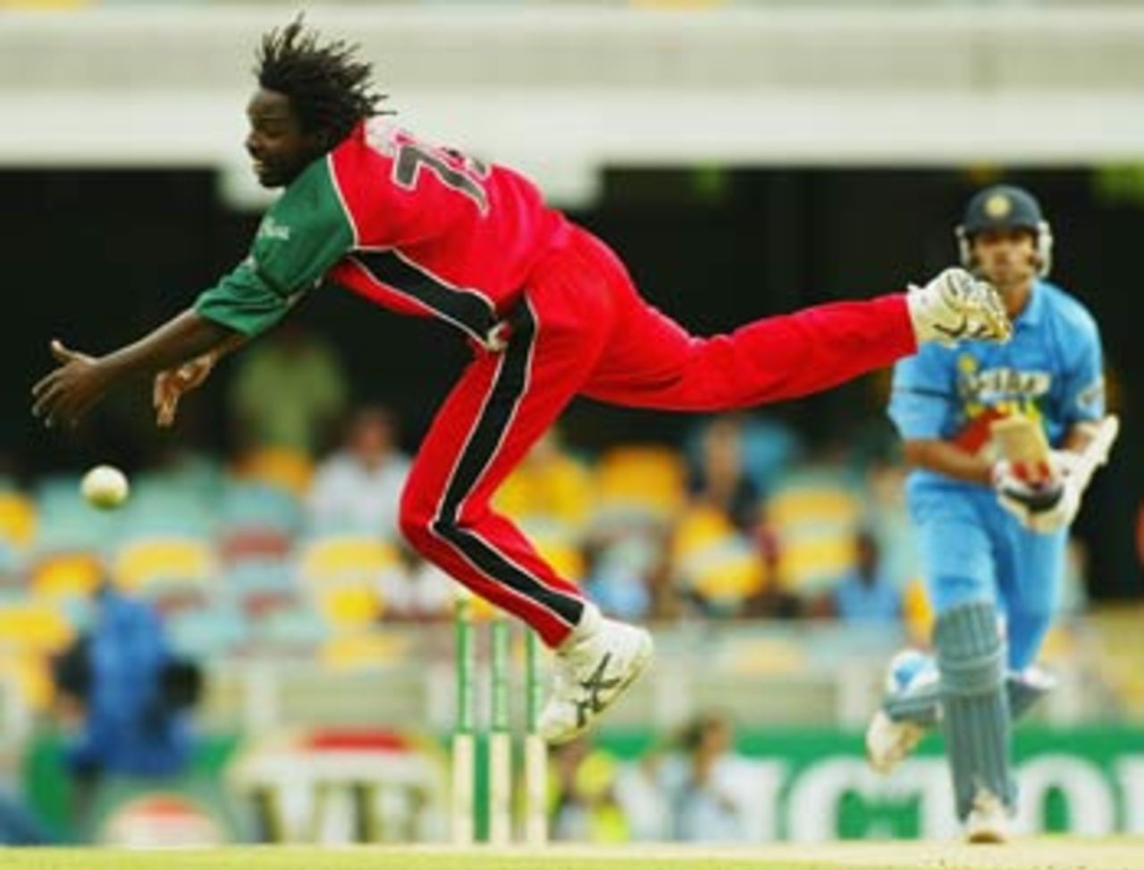 Douglas Hondo inspired Zimbabwe with athleticism in the field, India v Zimbabwe, VB Series, Brisbane, 6th ODI, January 20, 2004