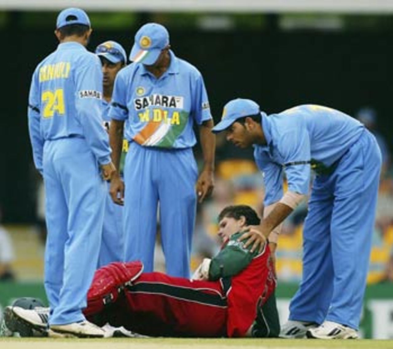 The blow to Mark Vermeulen was so sickening that even the opposition was worried, India v Zimbabwe, VB Series, Brisbane, 6th ODI, January 20, 2004