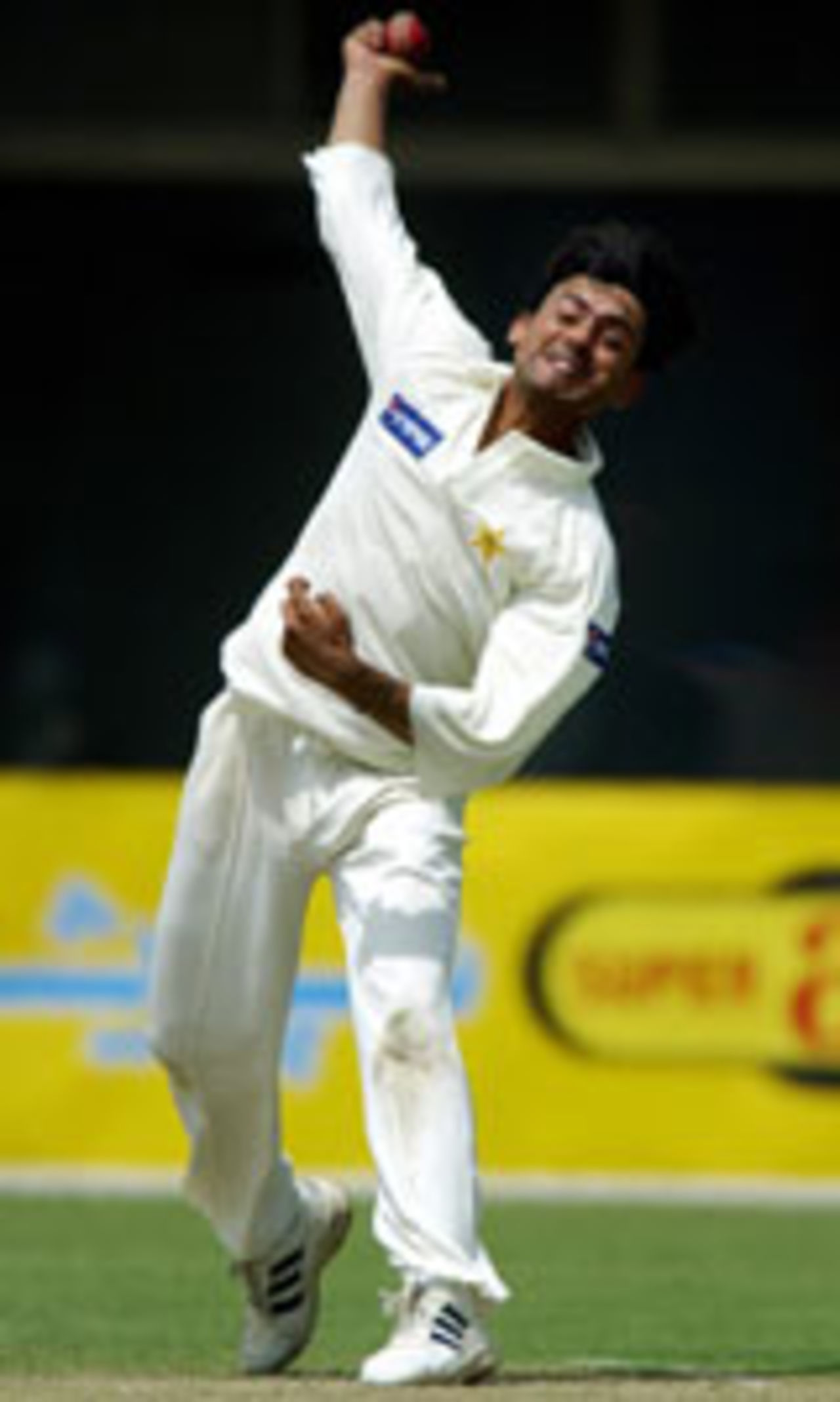 Saqlain Mushtaq bowling, Pakistan v Bangladesh, Third Test, Multan, September 3, 2003