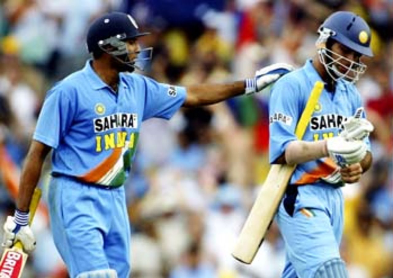 VVS Laxman tells Yuvraj Singh it's okay to be out on 139 from time to time, Australia v India, VB Series, 7th ODI, Sydney, January 22, 2004