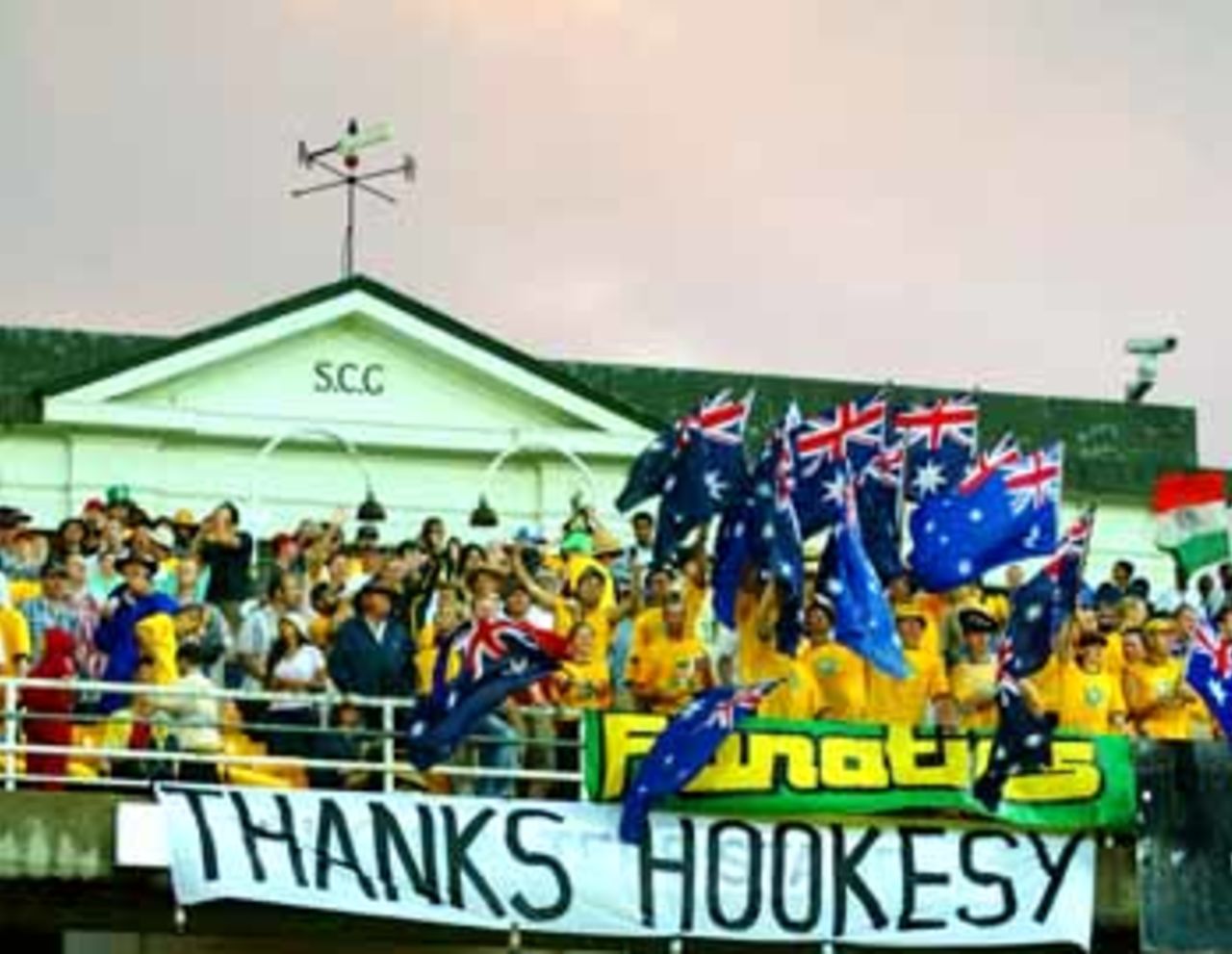 The crowd pays tribute to David Hookes, Australia v India, VB Series, 7th ODI, Sydney, January 22, 2004