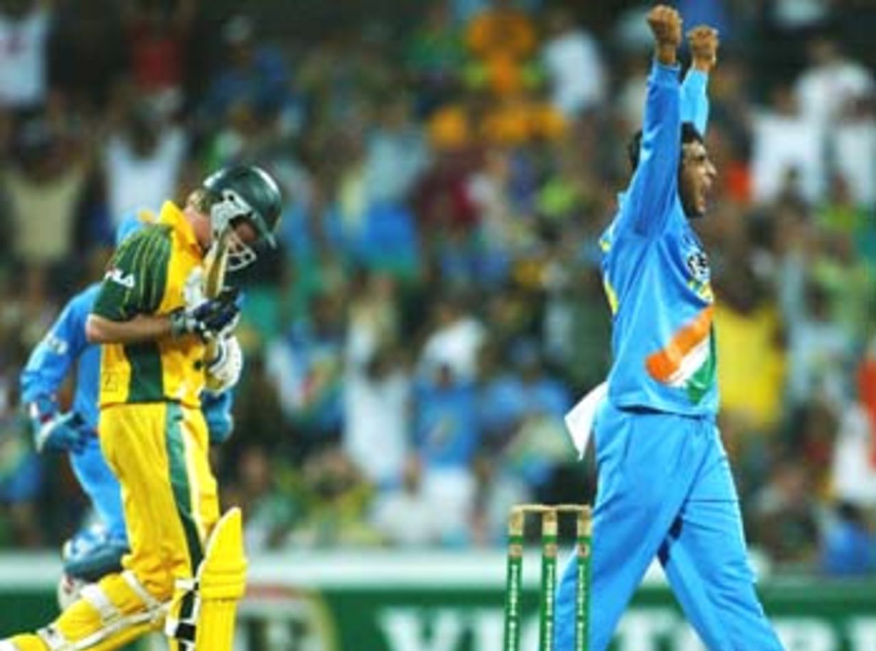 Michael Clarke plays a crucial innings, but Sourav Ganguly has him in the end, Australia v India, VB Series, 7th ODI, Sydney, January 22, 2004