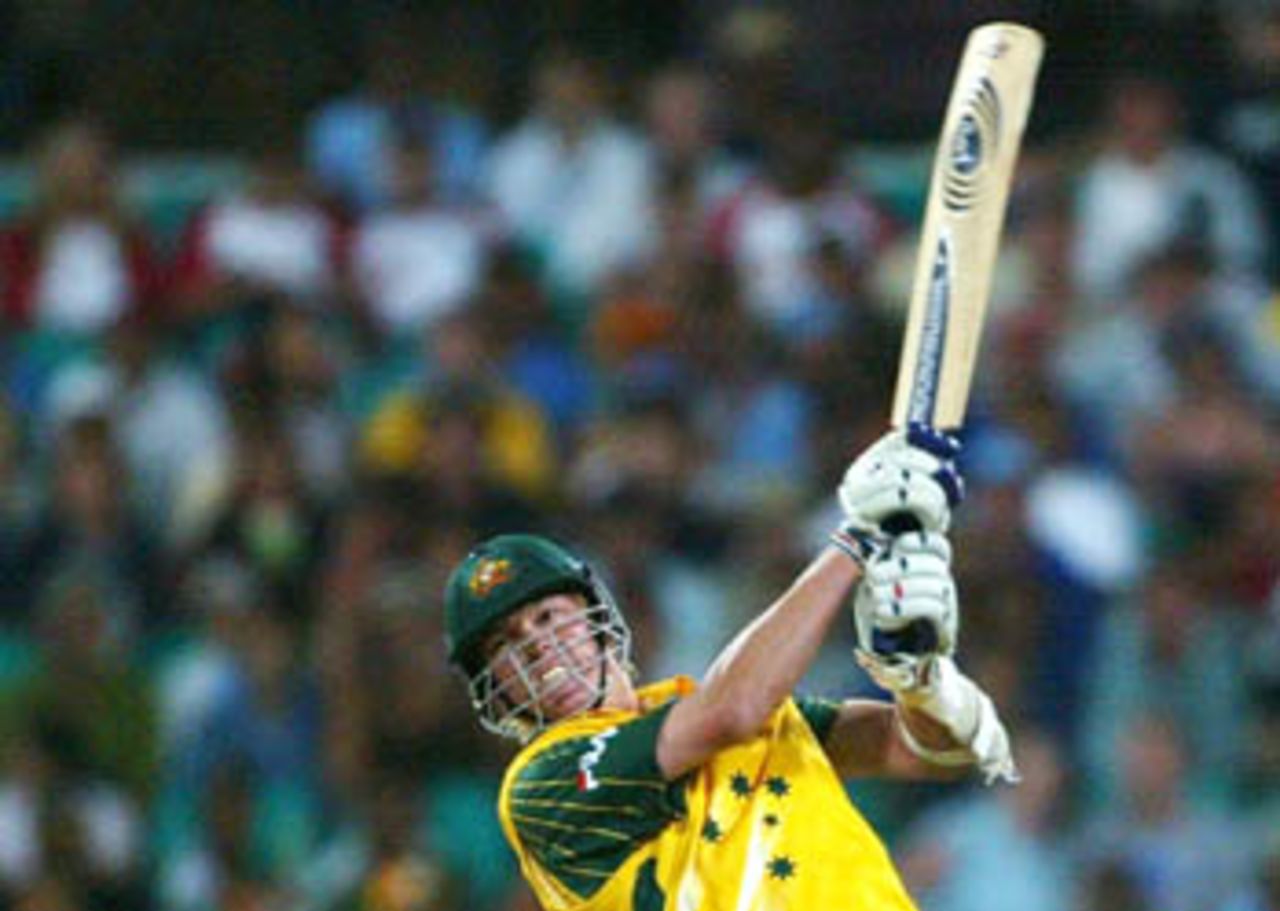 Brett Lee unleashes a stunning stroke on Lakshmipathy Balaji and India, Australia v India, VB Series, 7th ODI, Sydney, January 22, 2004