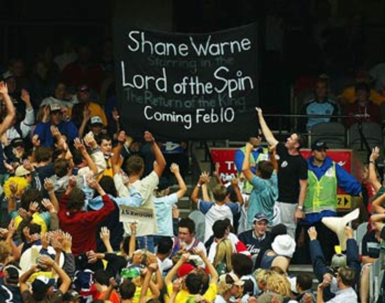 The rain ended the match as a contest, but fans still celebrated, eagerly awaiting the return of Shane Warne, Australia v Zimbabwe, 10th ODI, VB Series, Melbourne, January 29, 2004