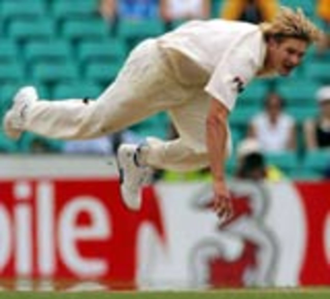 Shane Watson bowls on his Test debut, Australia v Pakistan, 3rd Test, Sydney, January 2, 2005
