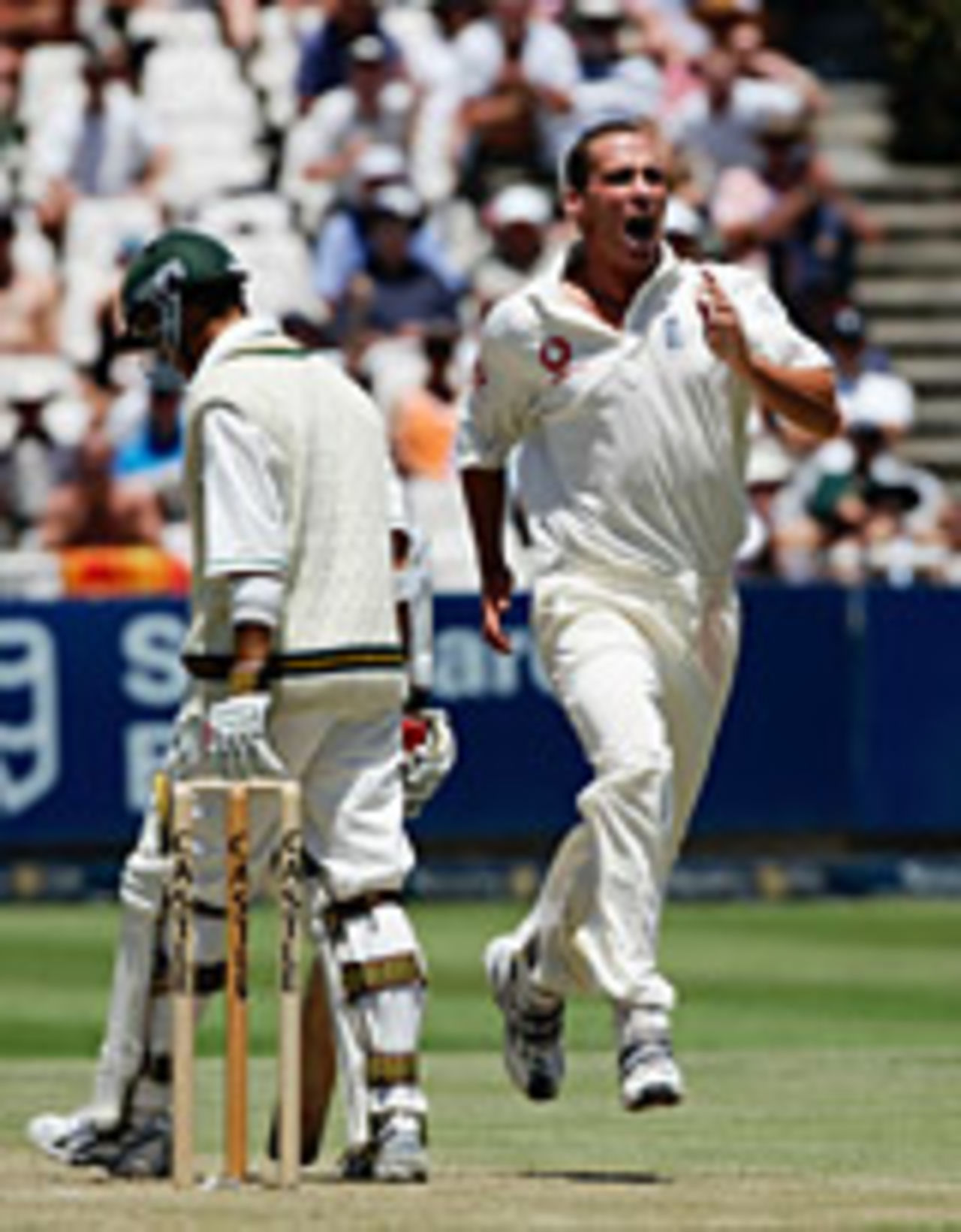 Simon Jones celebrates Jacques Rudolph's wicket, South Africa v England, 3rd Test, Cape Town, 1st day, January 2, 2005