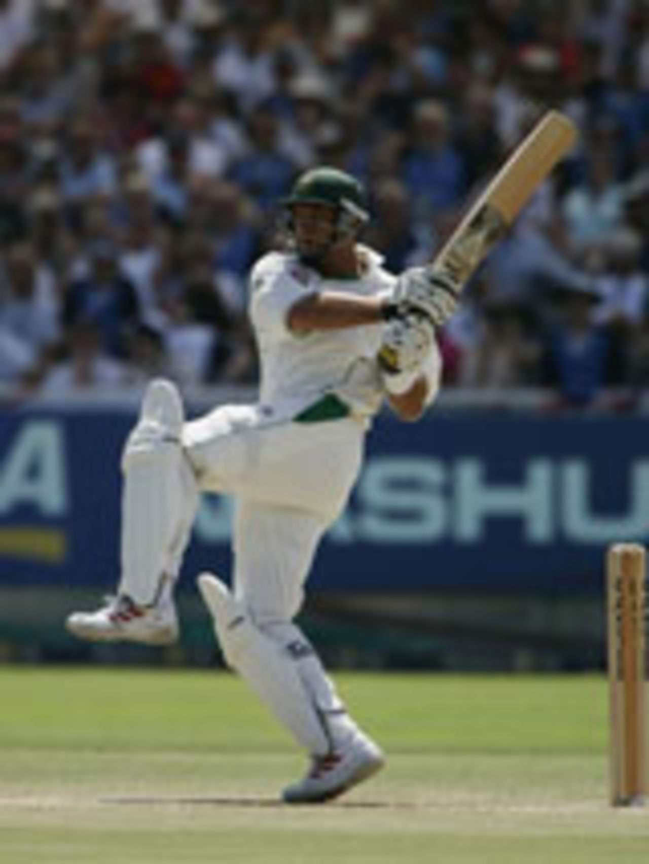 Jacques Kallis hits out, South Africa v England, 3rd Test, Cape Town, 1st day, January 2, 2005