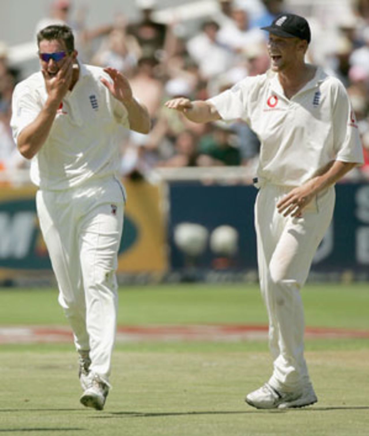 Ashley Giles clutches his face after Andrew Flinfoff slugged him while celebrating Graeme Smith's dismissal, South Africa v England, 3rd Test, Cape Town, 1st day, January 2, 2005