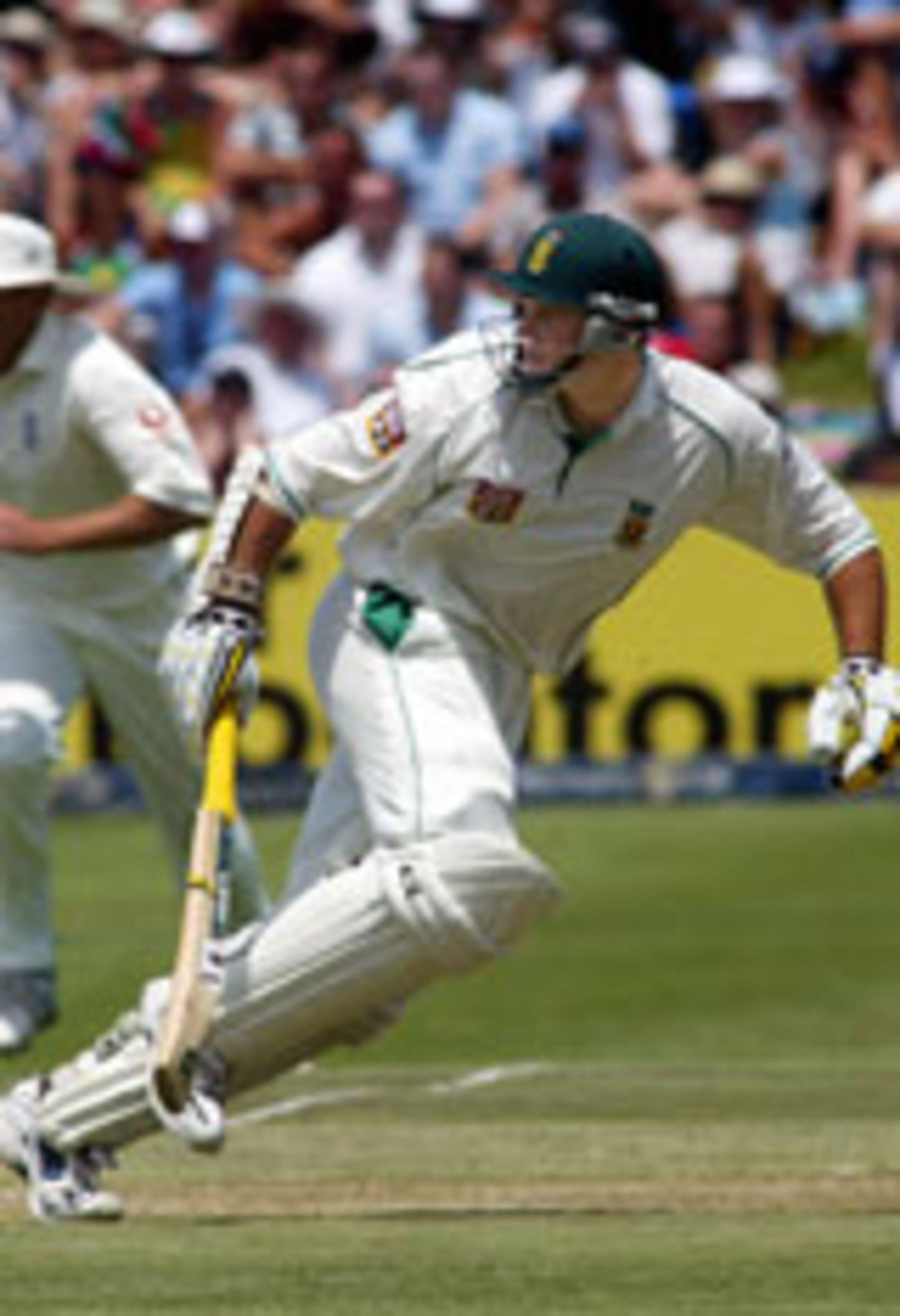 Graeme Smith looking for two, South Africa v England, 3rd Test, Cape Town, 1st day, January 2, 2005