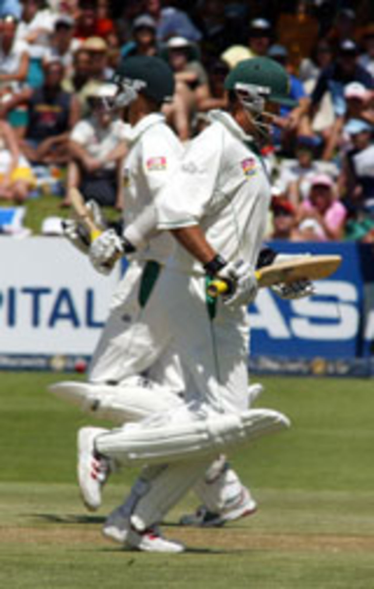 Boeta Dippenaar and Jacques Kallis running, South Africa v England, 3rd Test, Cape Town, 1st day, January 2, 2005