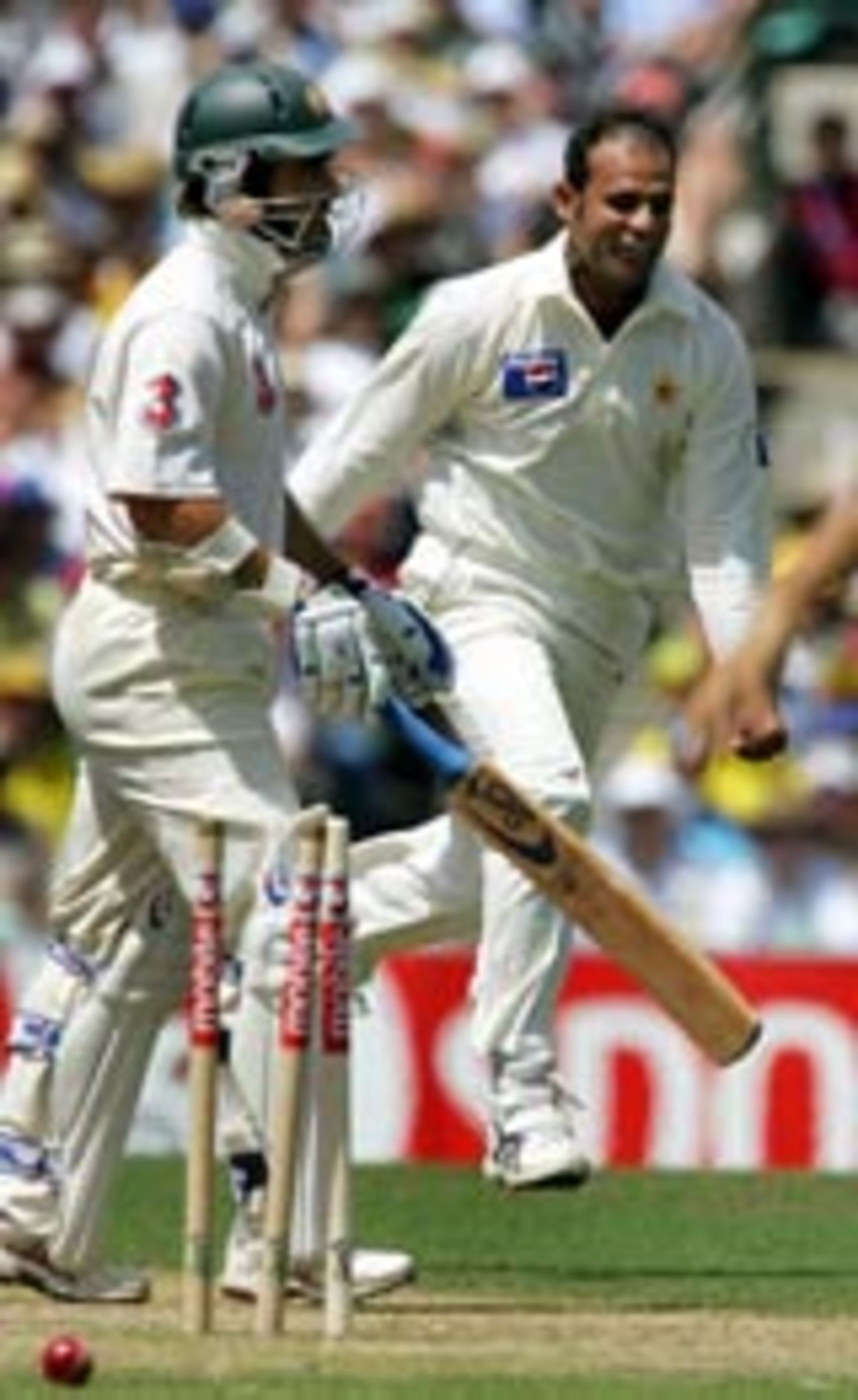 Justin Langer bowled by Naved-ul-Hasan, Australia v Pakistan, 3rd Test, Sydney, January 3, 2005
