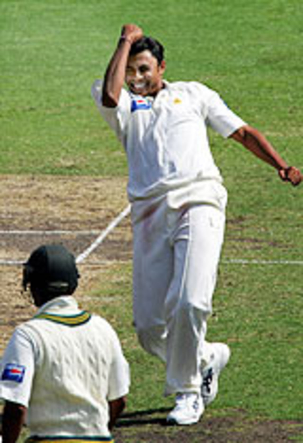 Danish Kaneria is jubilant after dismissing Damien Martyn, Australia v Pakistan, 3rd Test, Sydney, 2nd day, January 3, 2005