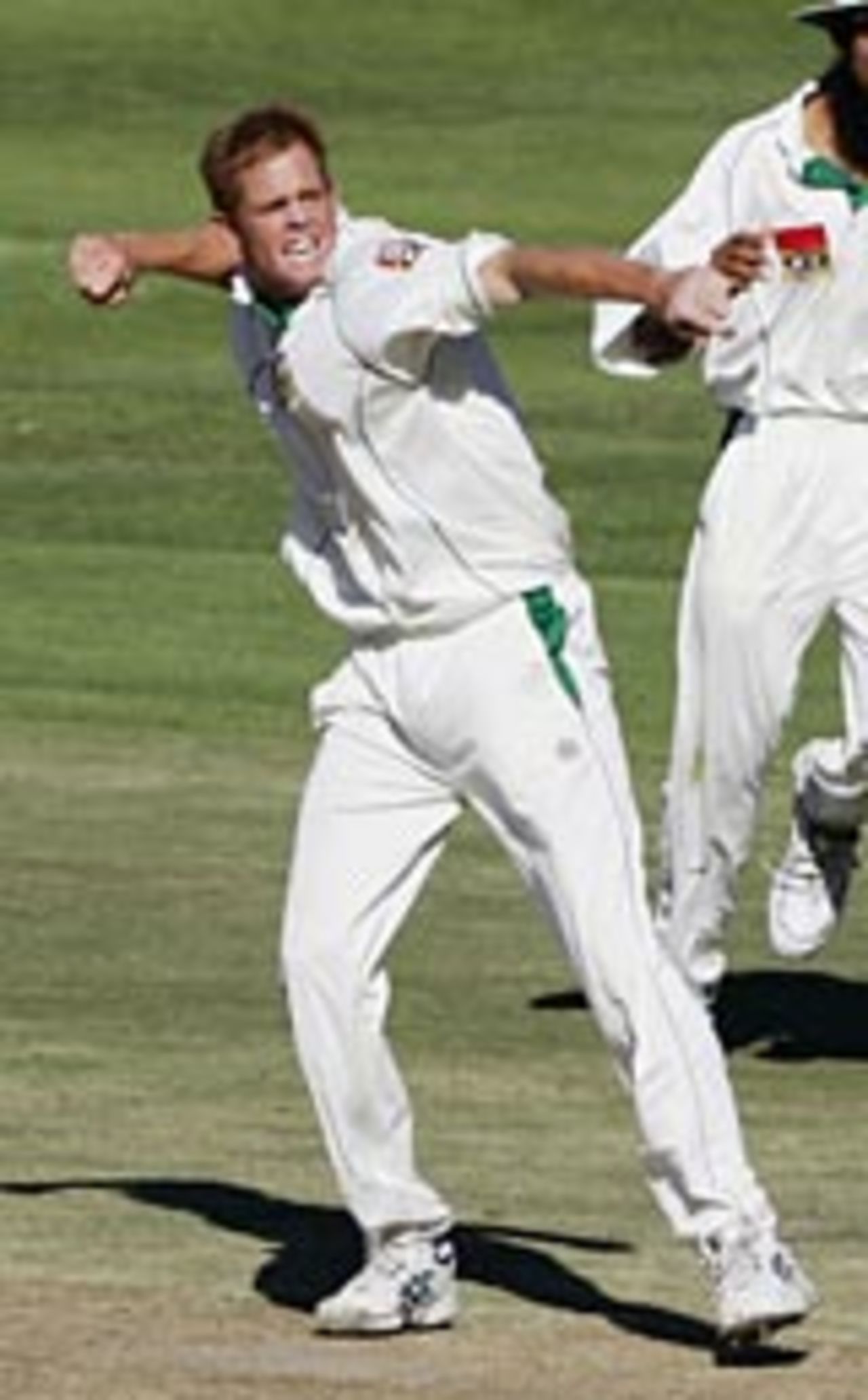 Shaun Pollock celebrates dismissing Robert Key, South Africa v England, 3rd Test, Cape Town, 2nd day, January 3, 2005