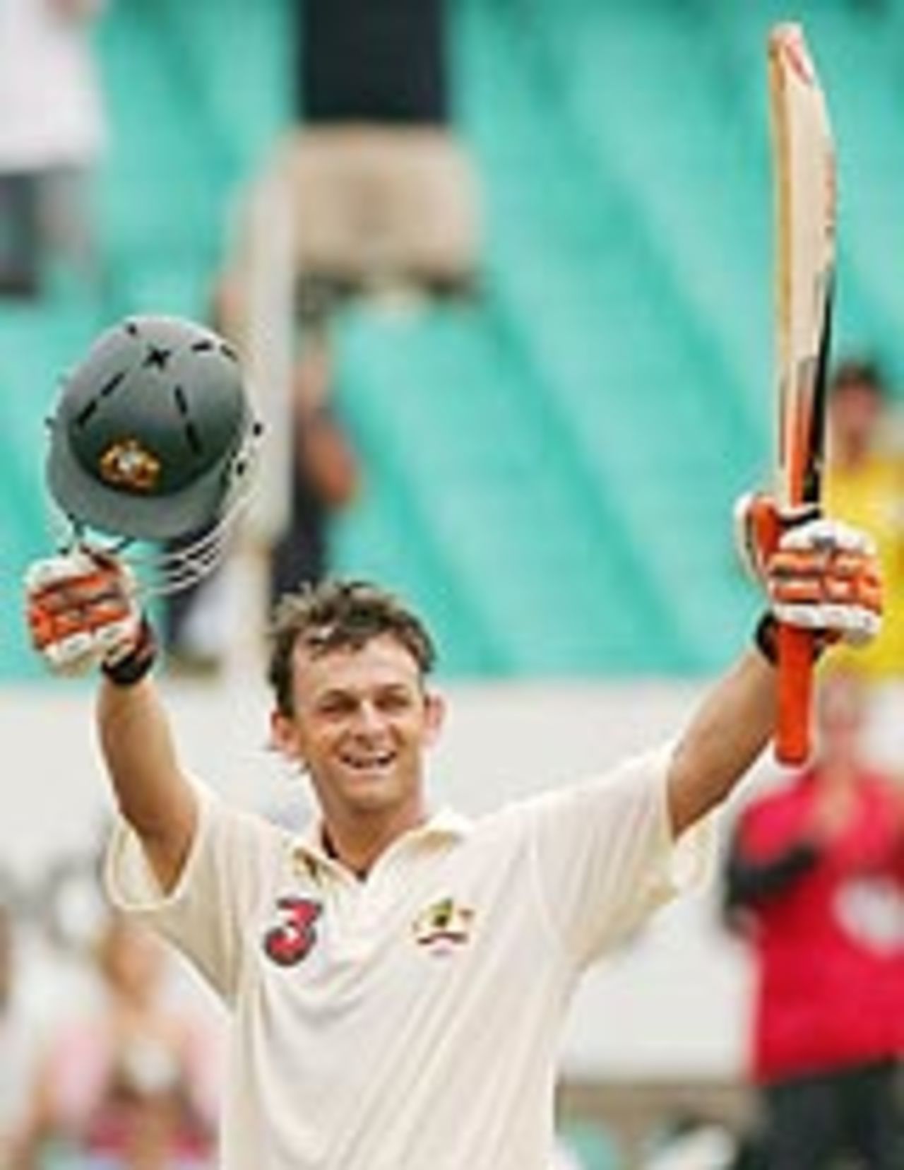 Adam Gilchrist celebrates his hundred, Australia v Pakistan, 3rd Test, Sydney, January 4, 2005