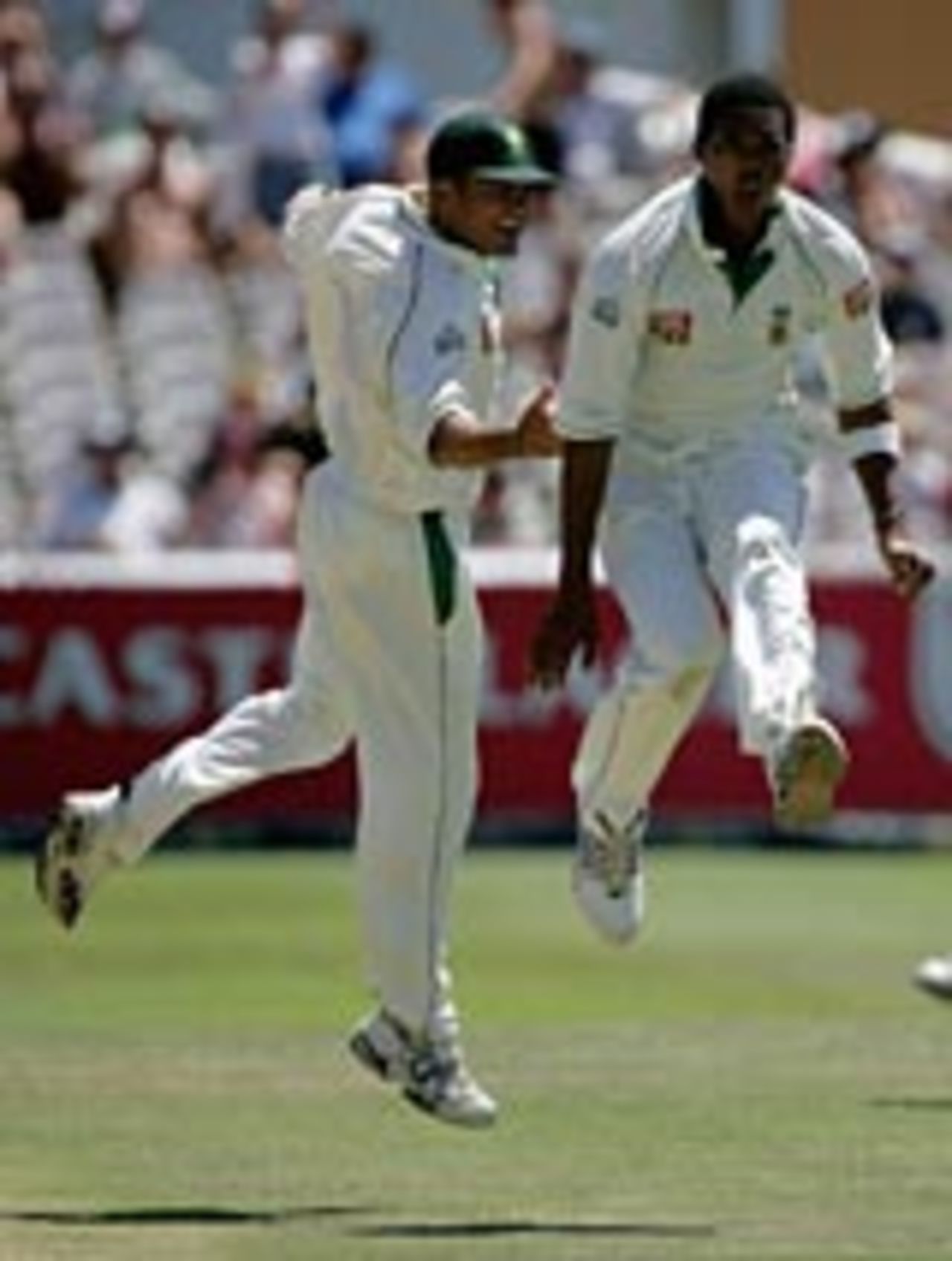 Makhaya Ntini jumps for joy, South Africa v England, 3rd Test, Cape Town, 3rd day, January 4, 2005