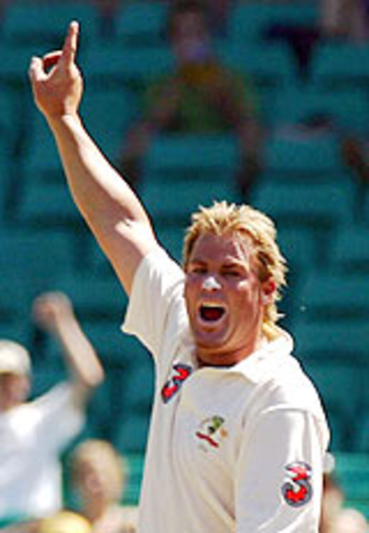 Shane Warne celebrates a wicket, Australia v Pakistan, 3rd Test, Sydney, January 5, 2005