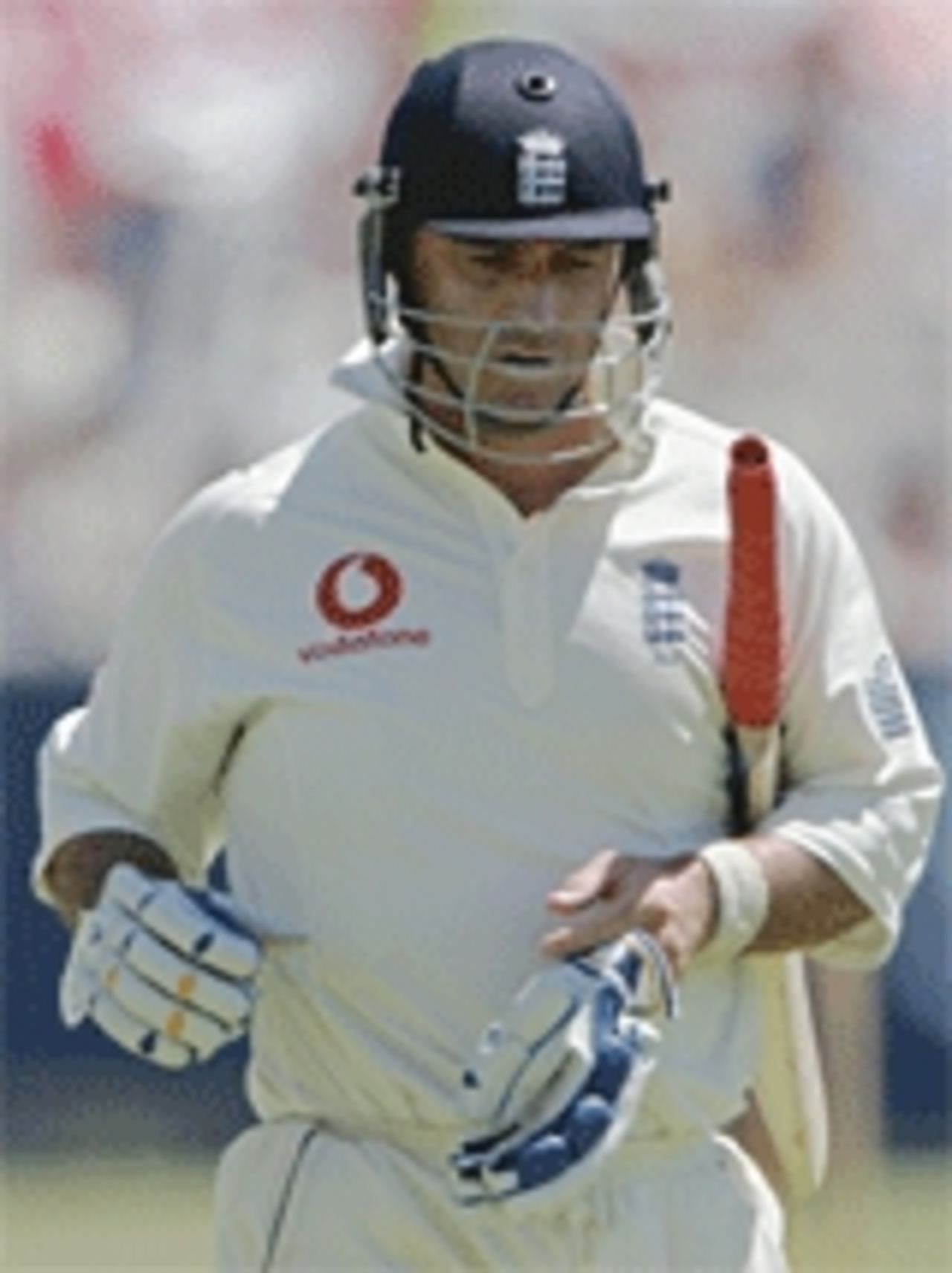 Graham Thorpe walks off after being dismissed early on the fifth day, South Africa v England, Cape Town, 3rd Test, January 6, 2005