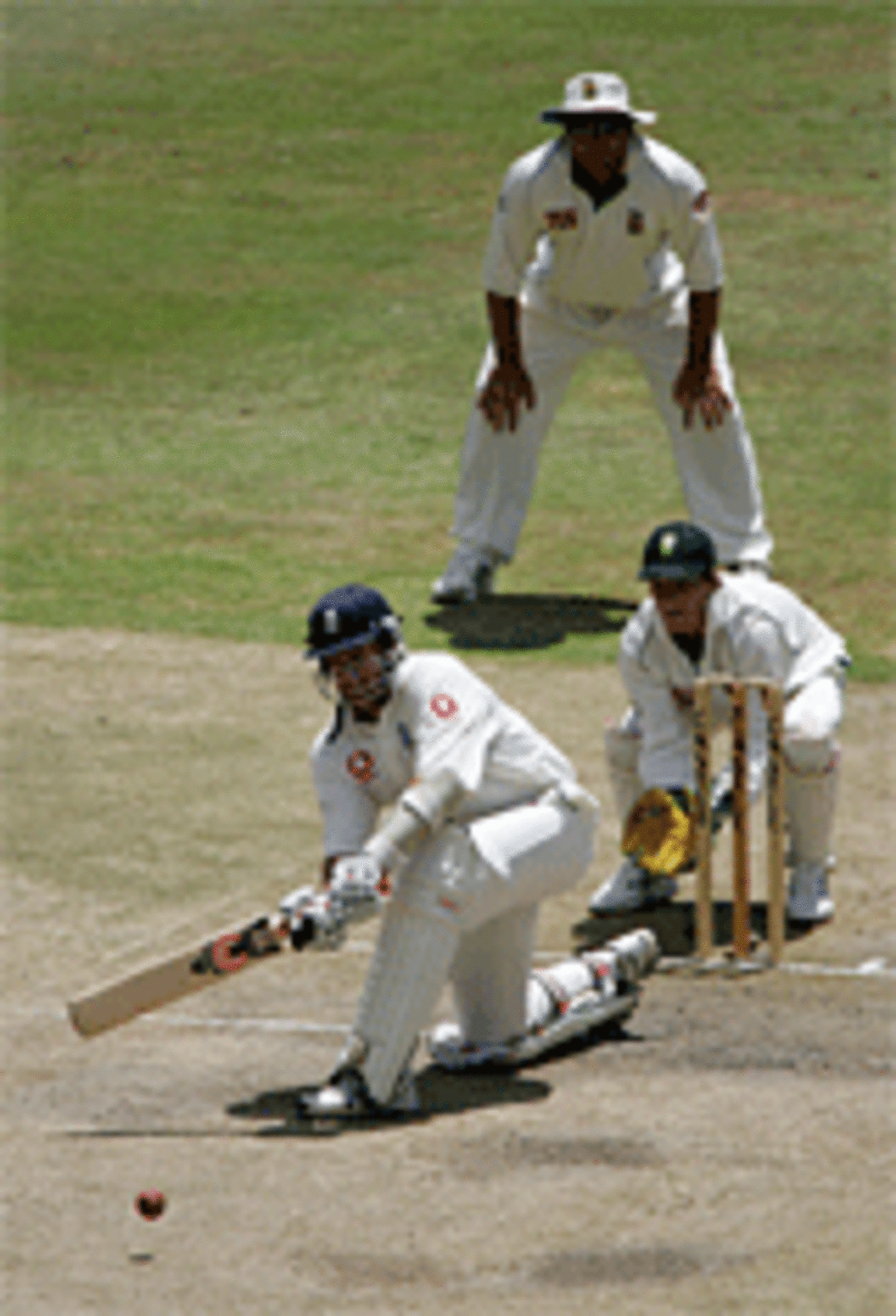 Ashley Giles mounts a rearguard action on the final day at Cape Town, South Africa v England, 3rd Test, January 6, 2005