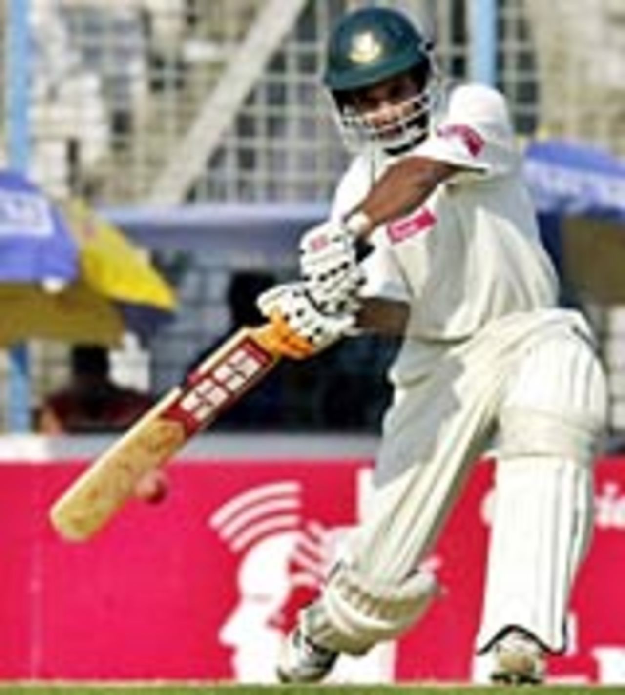 Habibul Bashar hits out, Bangladesh v Zimbabwe, 1st Test, Chittagong, 5th day, January 6, 2005