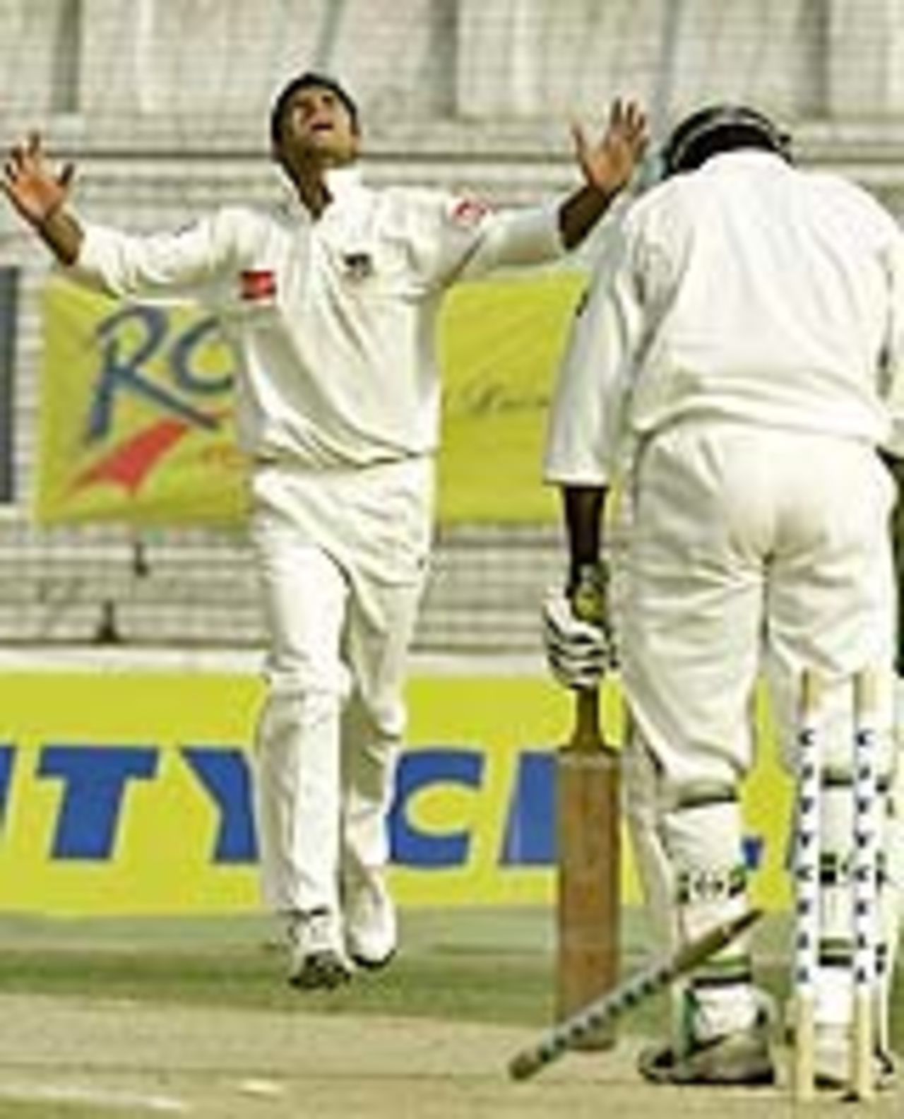 Mashrafe Mortaza celebrates after nailing Hamilton Masakadza, Bangladesh v Zimbabwe, 1st Test, Chittagong, 3rd day, January 8, 2005