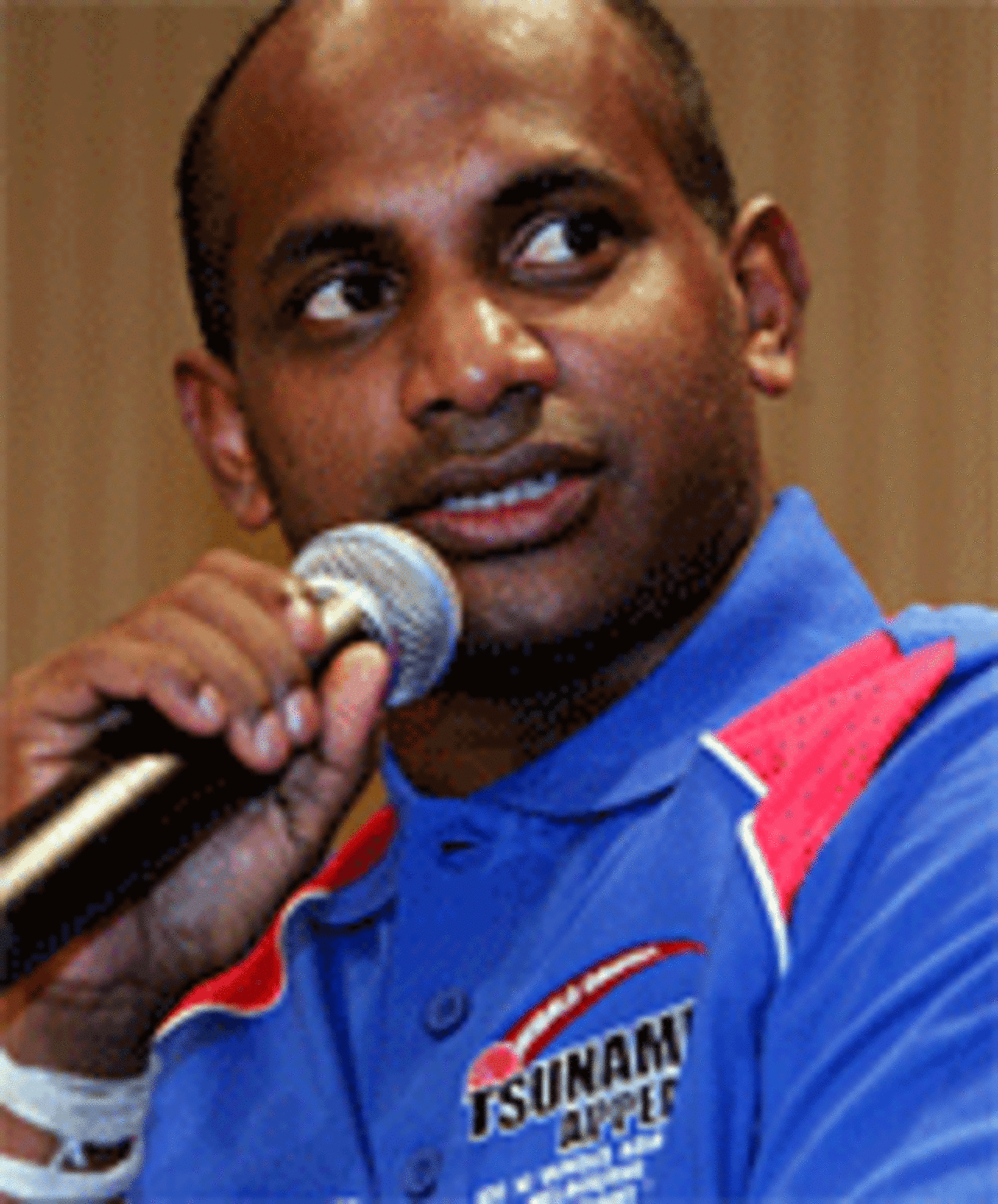 Sanath Jayasuriya appeals for more aid to help rebuild Sri Lanka, January 2005
