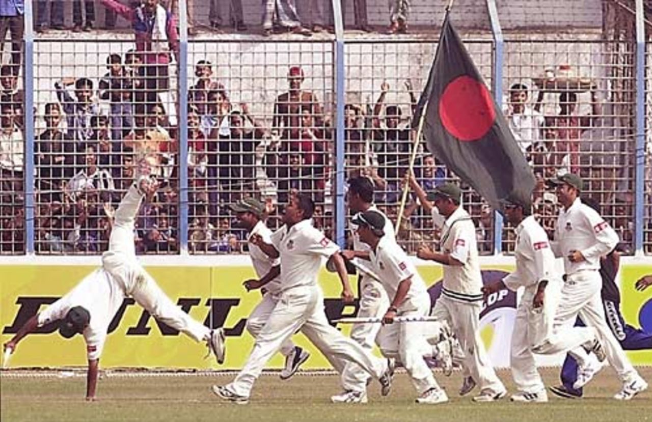 Bangladesh's players celebrate victory, Bangladesh v Zimbabwe, 1st Test, Chittagong, January 10, 2005