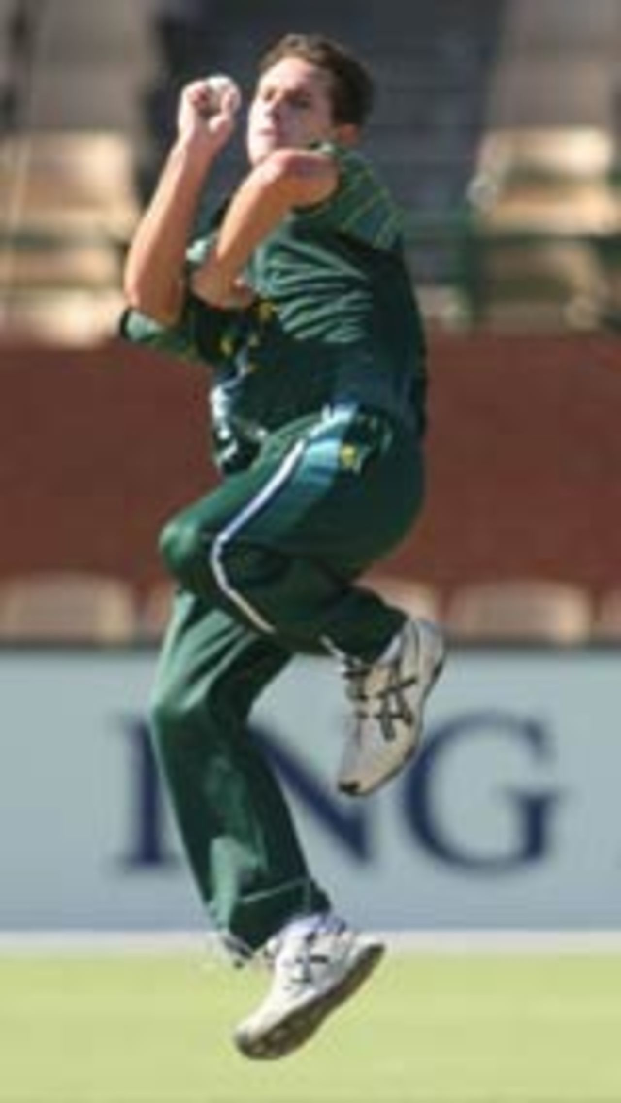 Shaun Tait bowling, Australia A v Pakistanis, Adelaide, January 12, 2005
