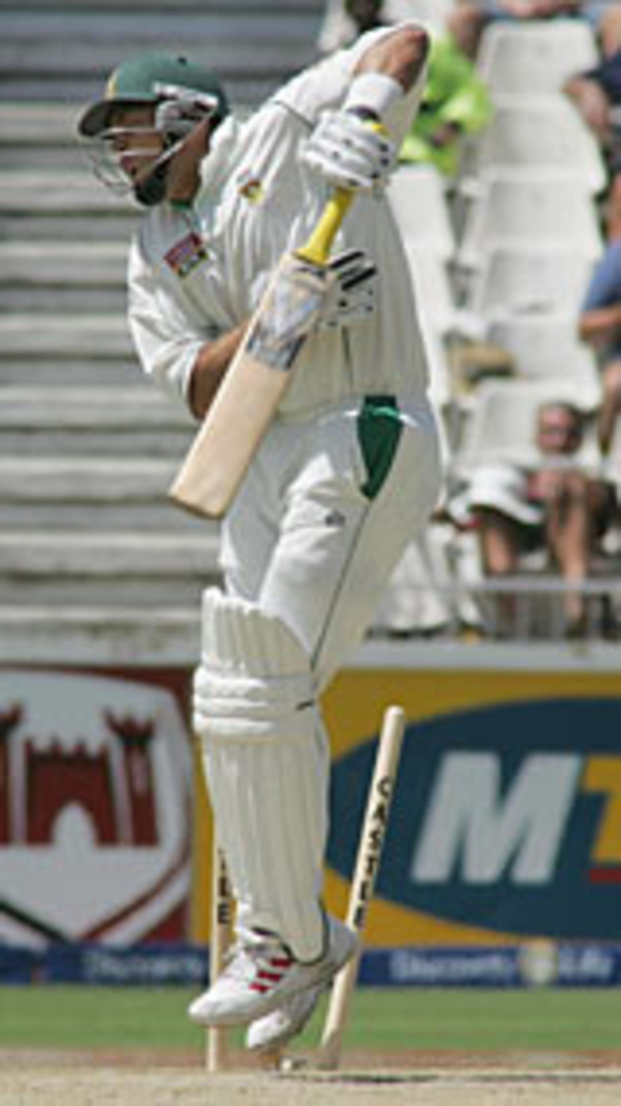 Jacques Kallis is bowled out, South Africa v England, 4th Test, Jo'burg, 3rd day, January 15 2005