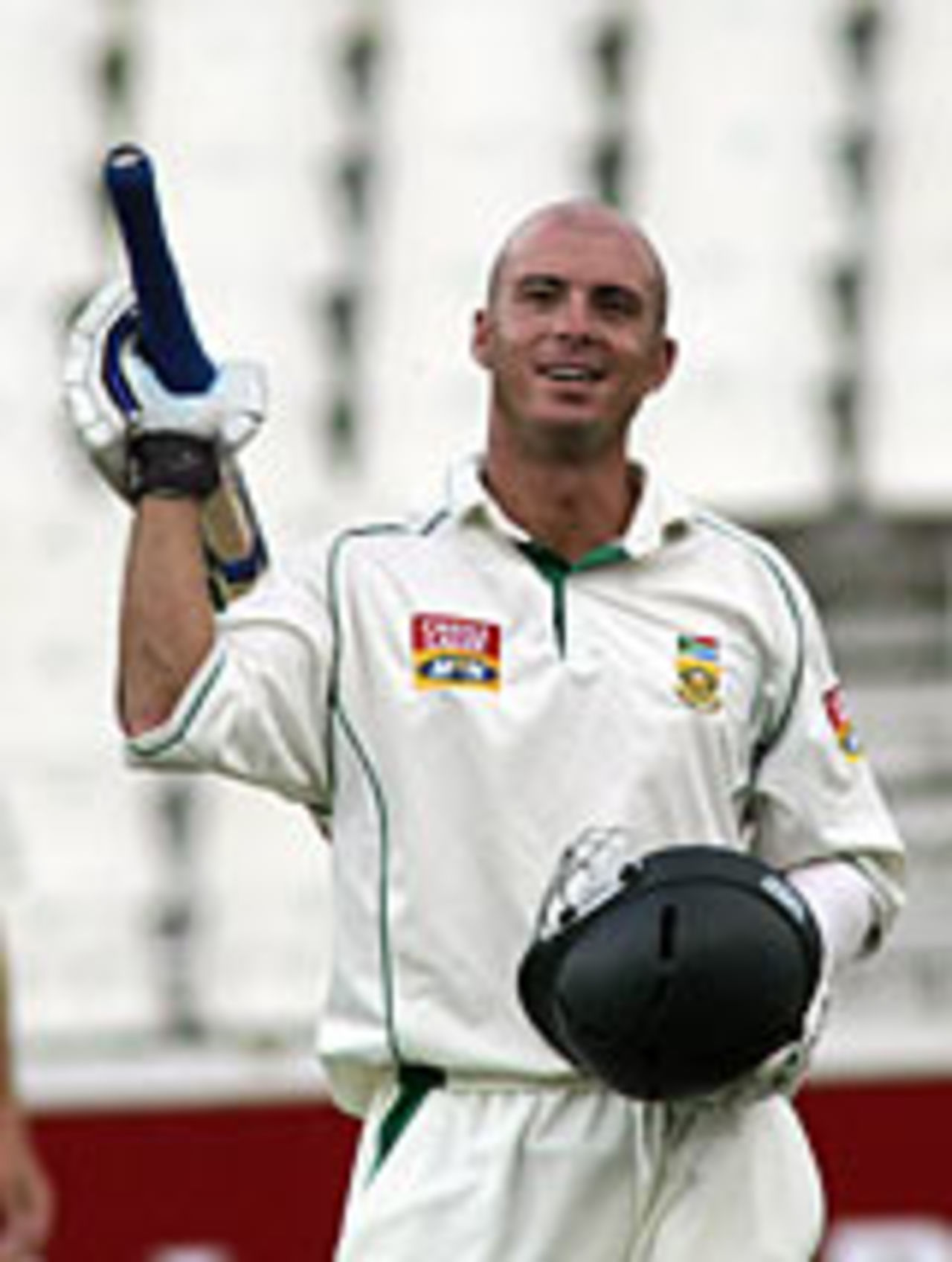 Herschelle Gibbs acknowlegdes his hundred, South Africa v England, 4th Test, Jo'burg, 3rd day, January 15, 2005
