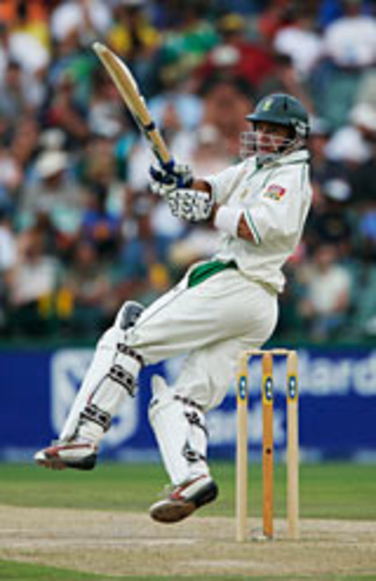 Herschelle Gibbs swivels, South Africa v England, 4th Test, Jo'burg, 3rd day, January 15 2005