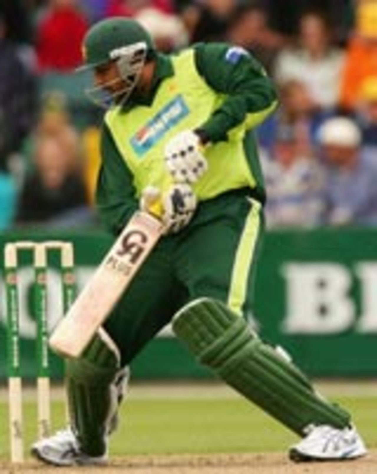 Inzamam-ul-Haq cuts, Pakistan v Australia, 2nd match, VB Series, Hobart, January 16, 2005