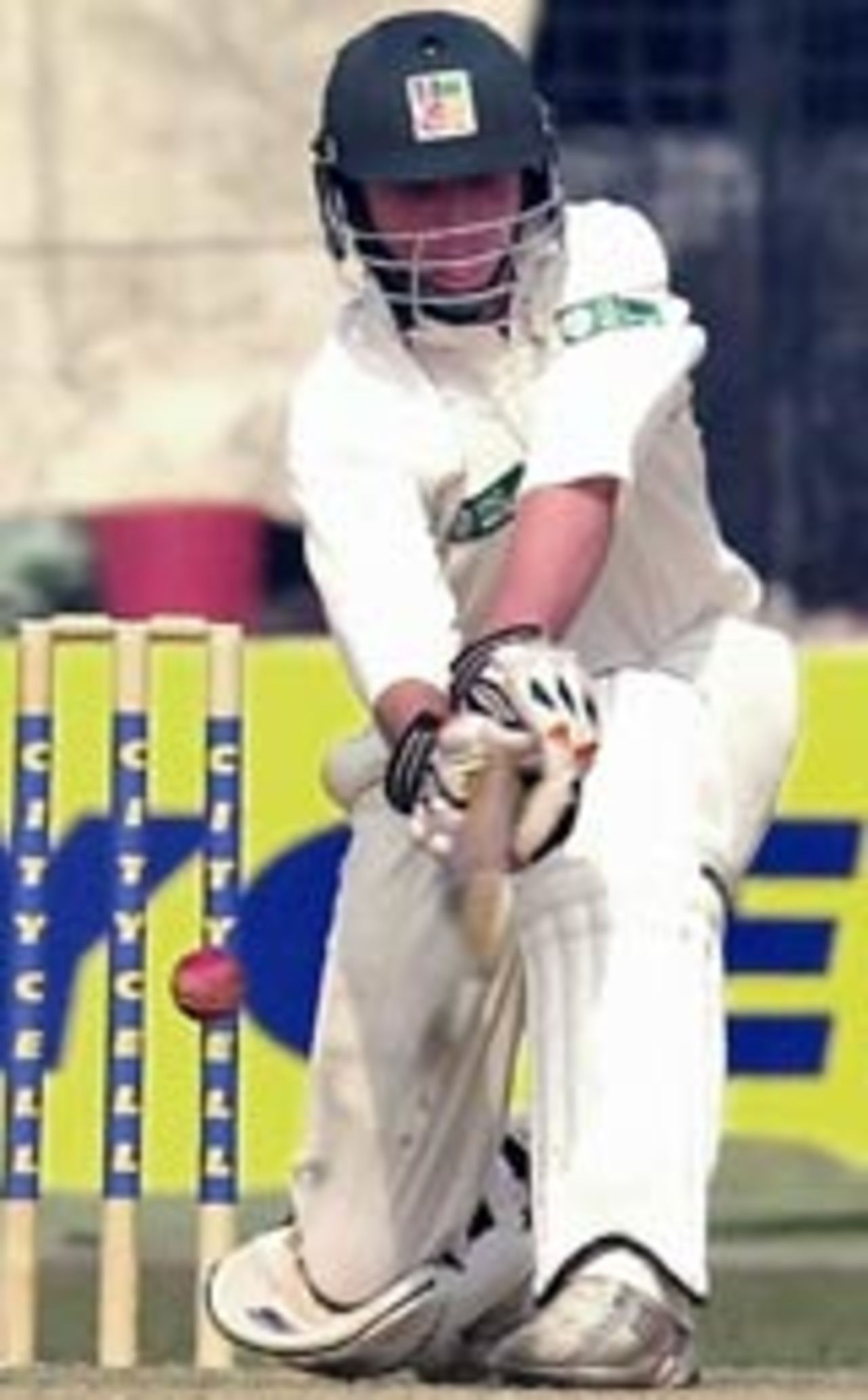 Brendan Taylor on his knees playing the sweep, Bangladesh v Zimbabwe, 2nd Test, Dhaka, January 16, 2005