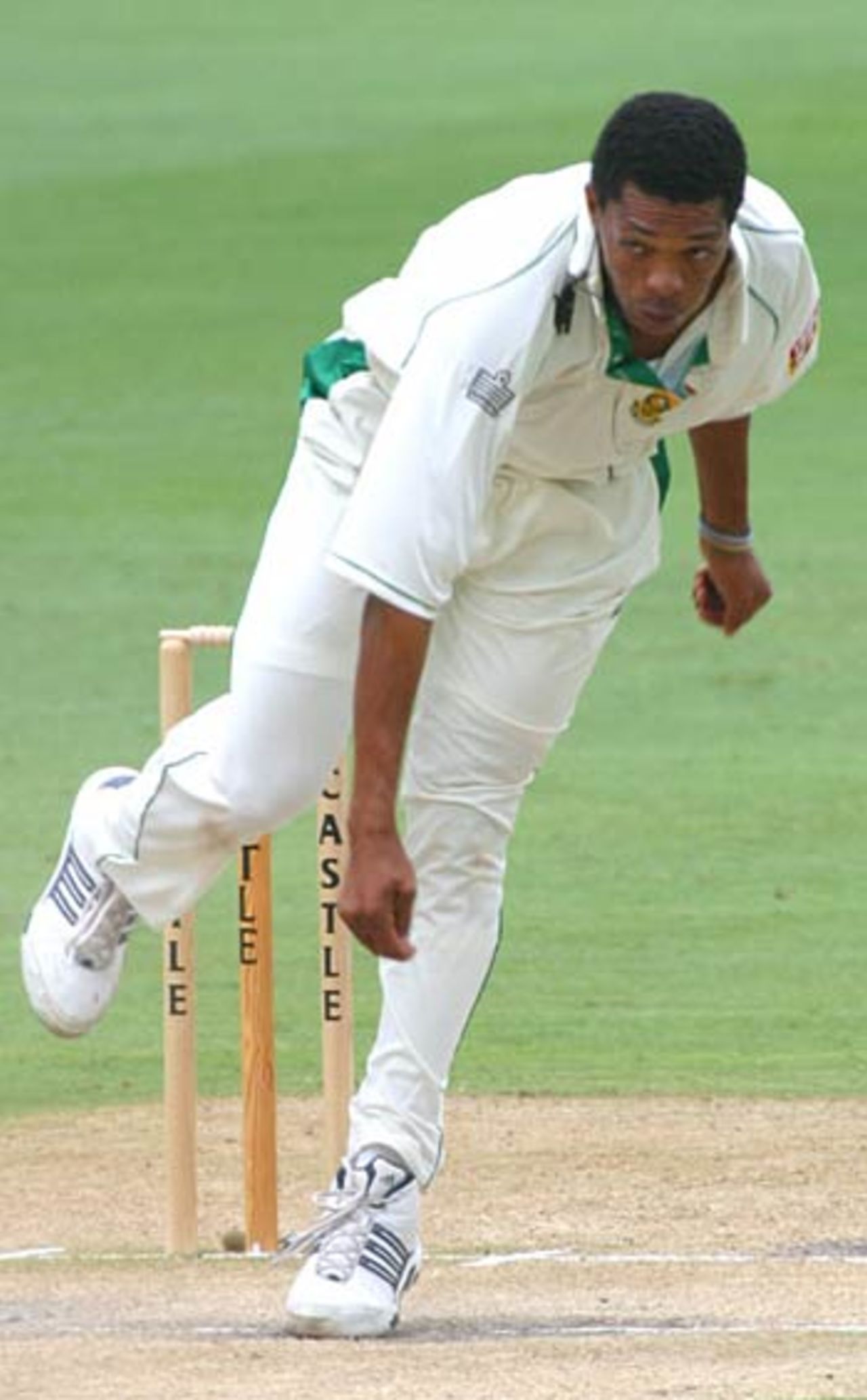 Makhaya Ntini in action, South Africa v England, 4th Test, The Wanderers, January 16, 2005