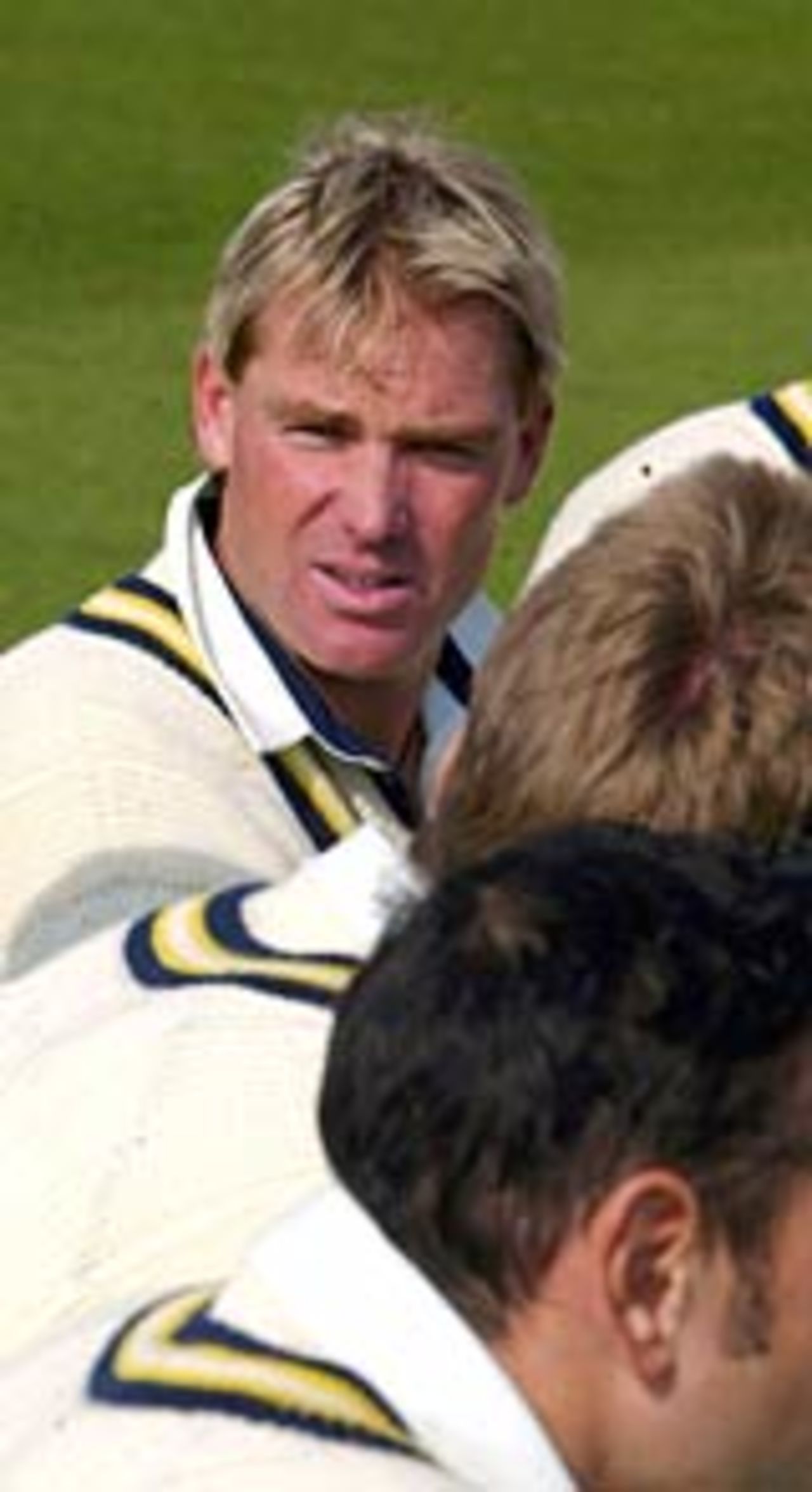 Shane Warne signs on with Hampshire