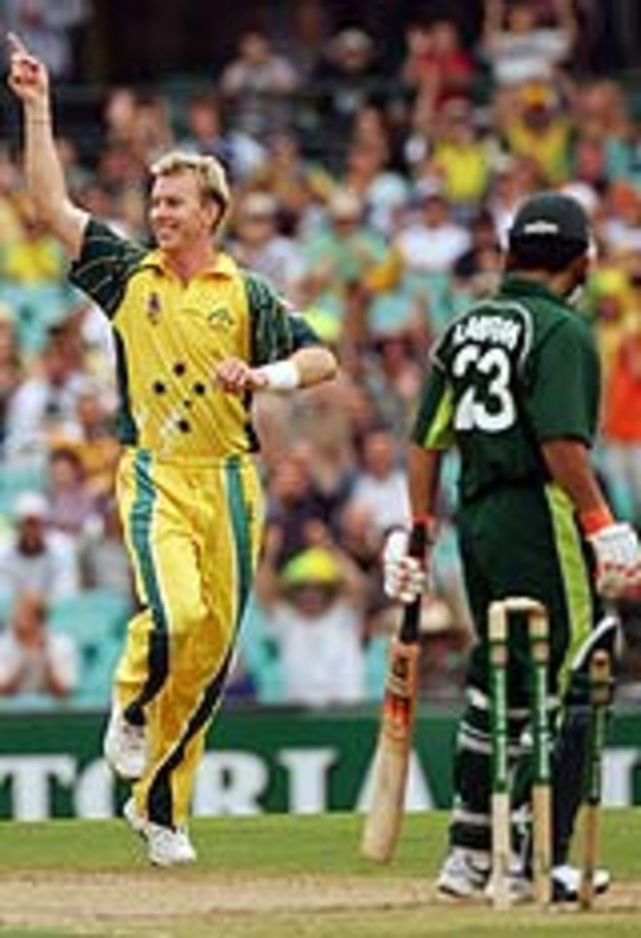Brett Lee knocks back Kamran Akmal's stump, Australia v Pakistan, VB Series, Sydney, January 23, 2005