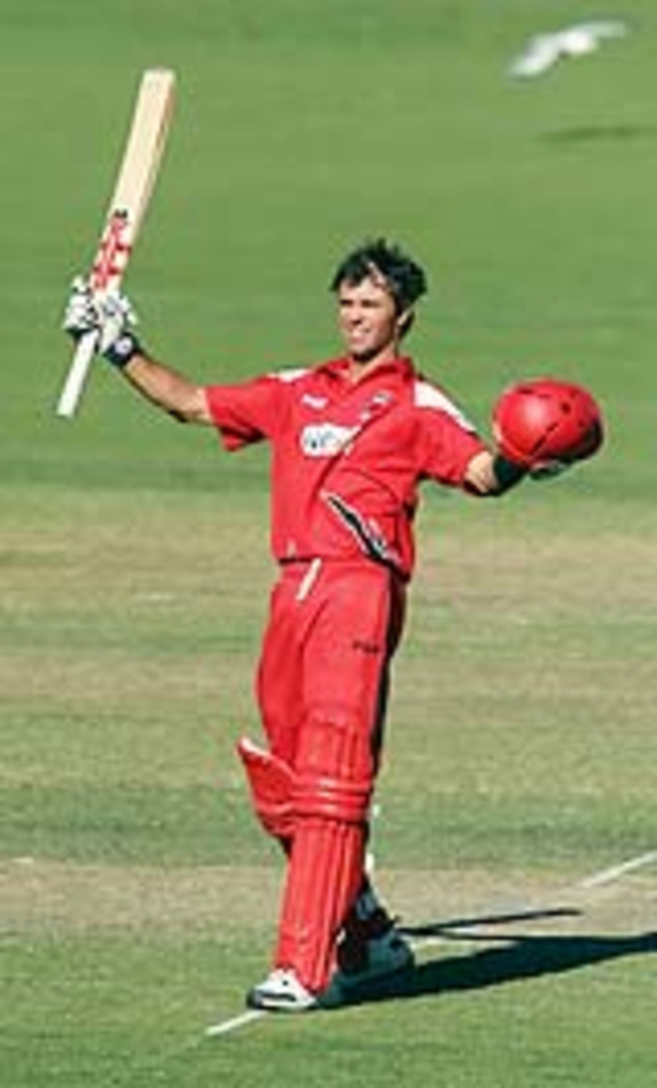 Greg Blewett acknowledges the cheers after his hundred, South Australia v New South Wales, ING Cup, Adelaide, January 23, 2005