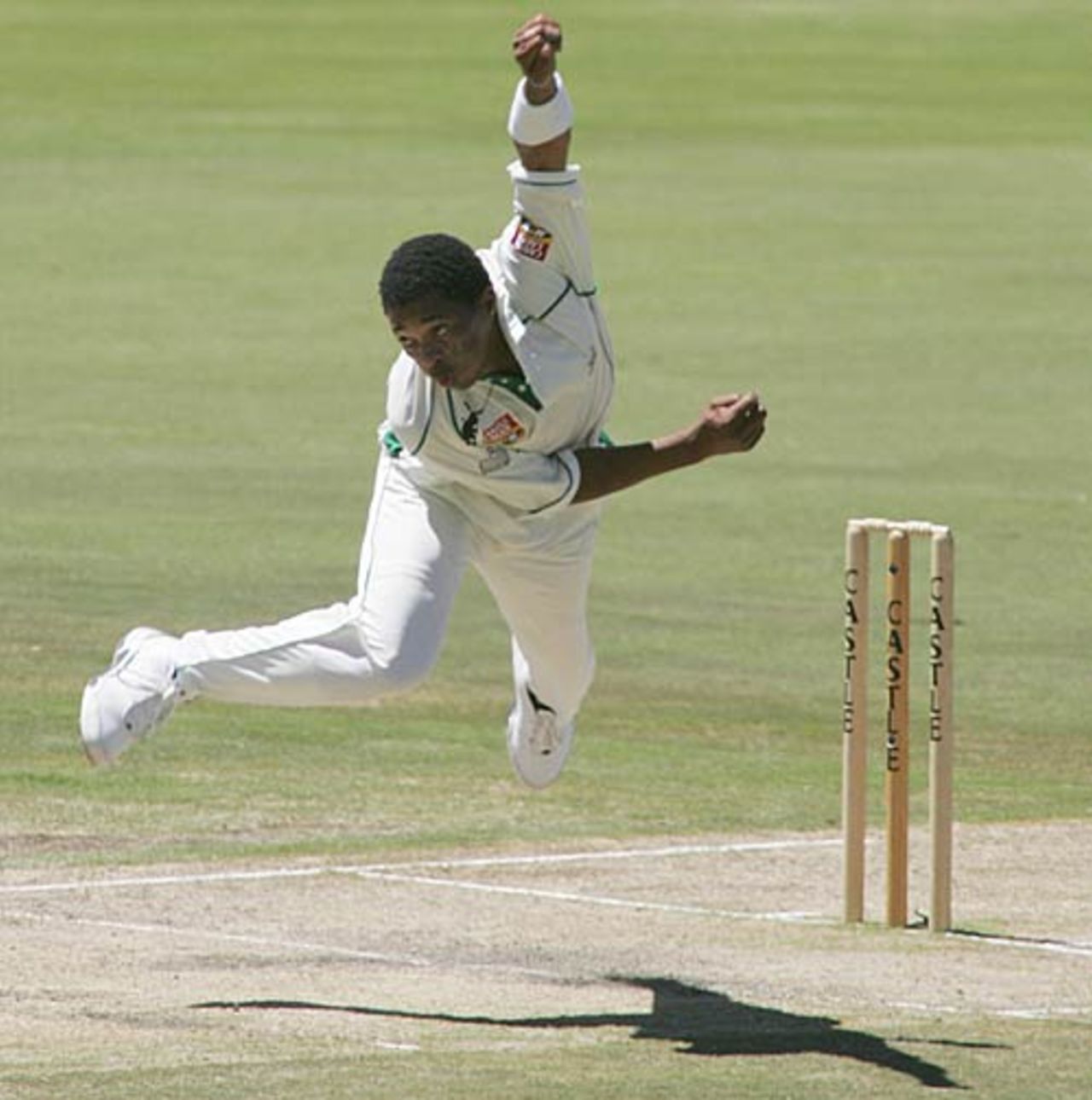Makhaya Ntini in full flow, South Africa v England, 5th Test, Centurion, January 24, 2005